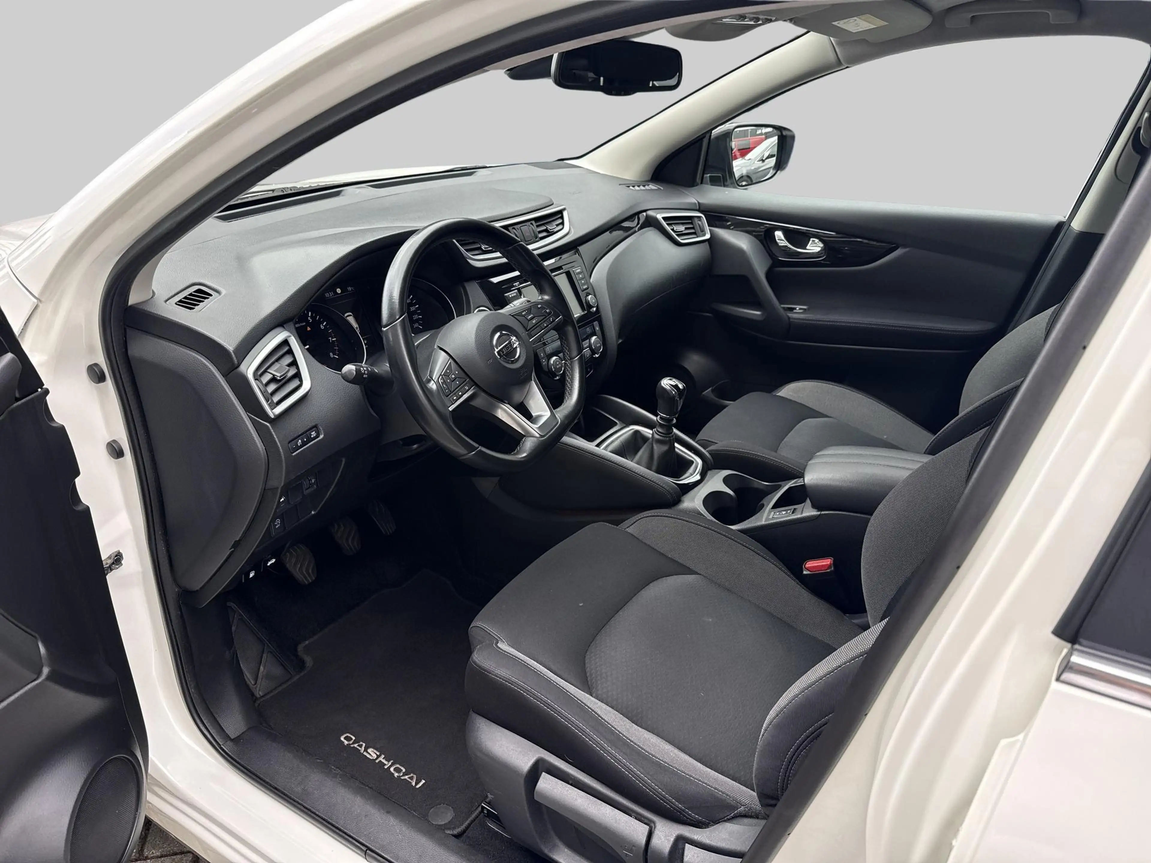 Nissan Qashqai 1.3 DIG-T Design Edition | Achteruitrij assistent — photo 4