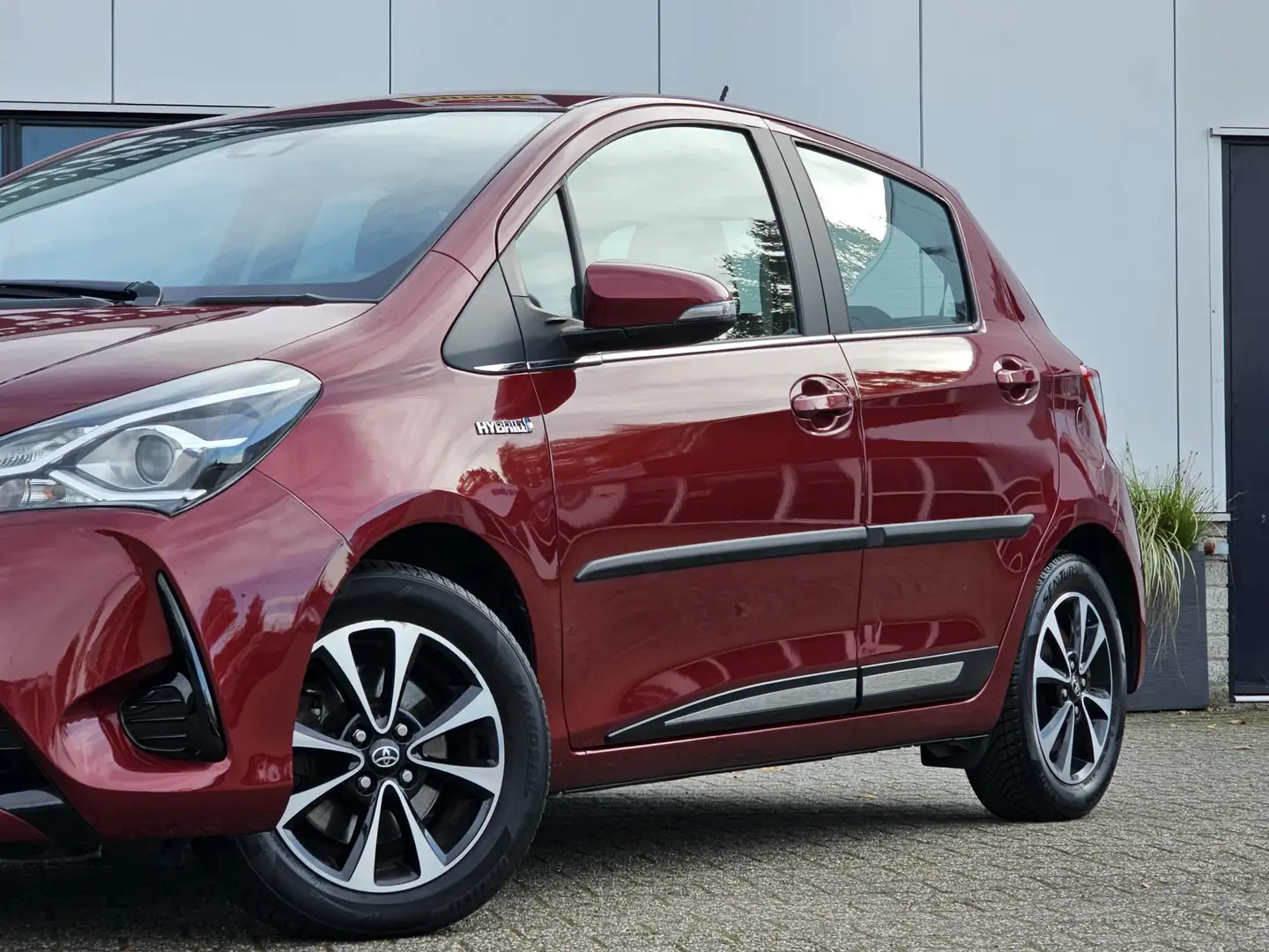 Toyota Yaris 1.5 Hybrid AUTOMAAT NAV CAMERA CRUISE Rouge - 2
