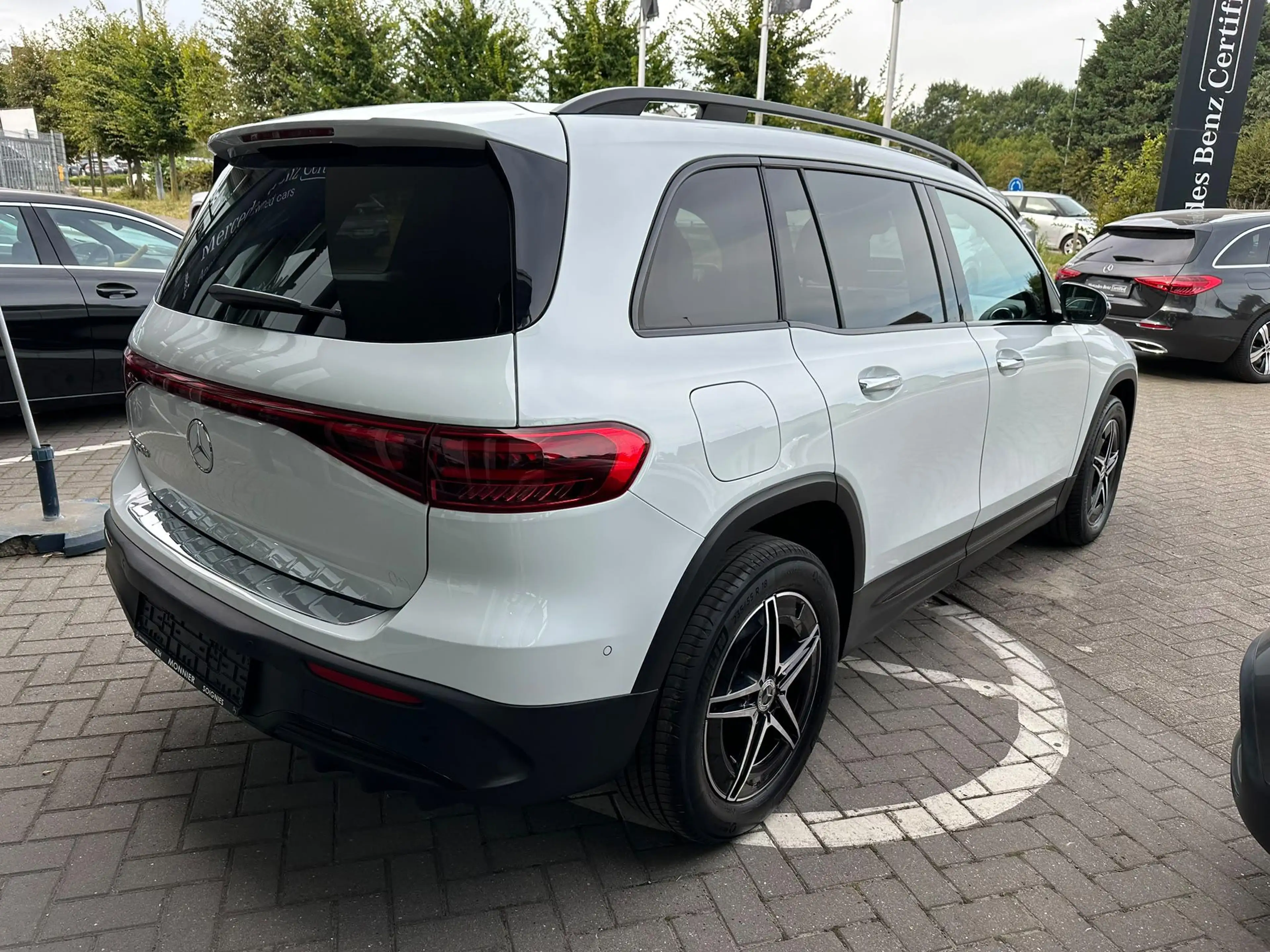 Mercedes-Benz EQB 250 EQB 250+ AMG Line 7Places — photo 5
