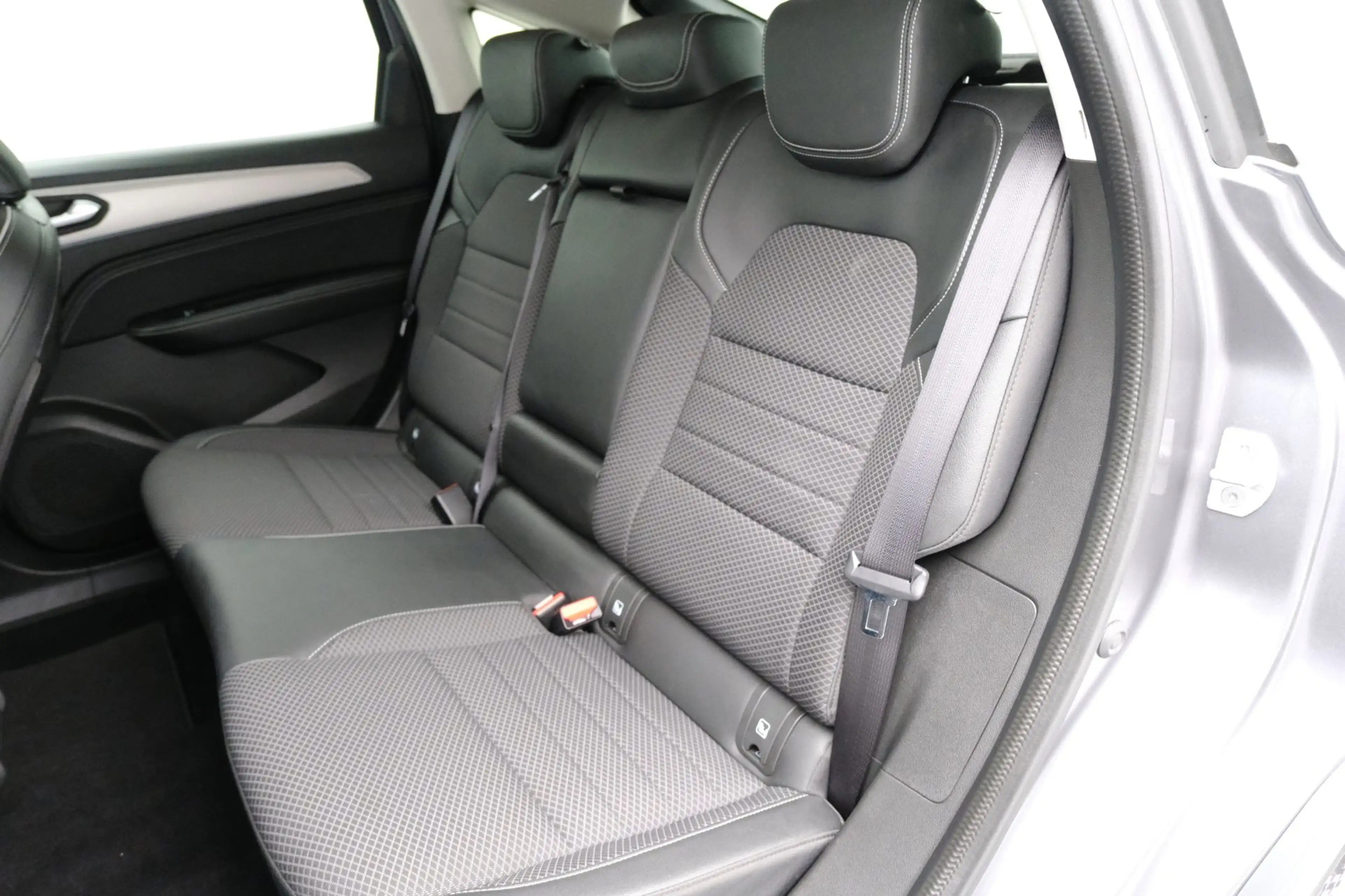 Renault Arkana 1.6 E-Tech Hybrid aut. 145 Intens Navi|Clima|PDC|L — photo 27
