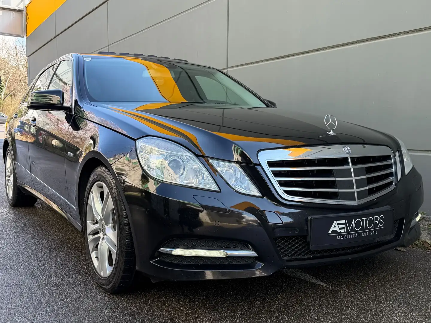 Mercedes-Benz E 350 CDI*VOLL*4MATIC*NAVI*TEMPOMAT*SITZHZG*SD*MFL*KRED Schwarz - 1