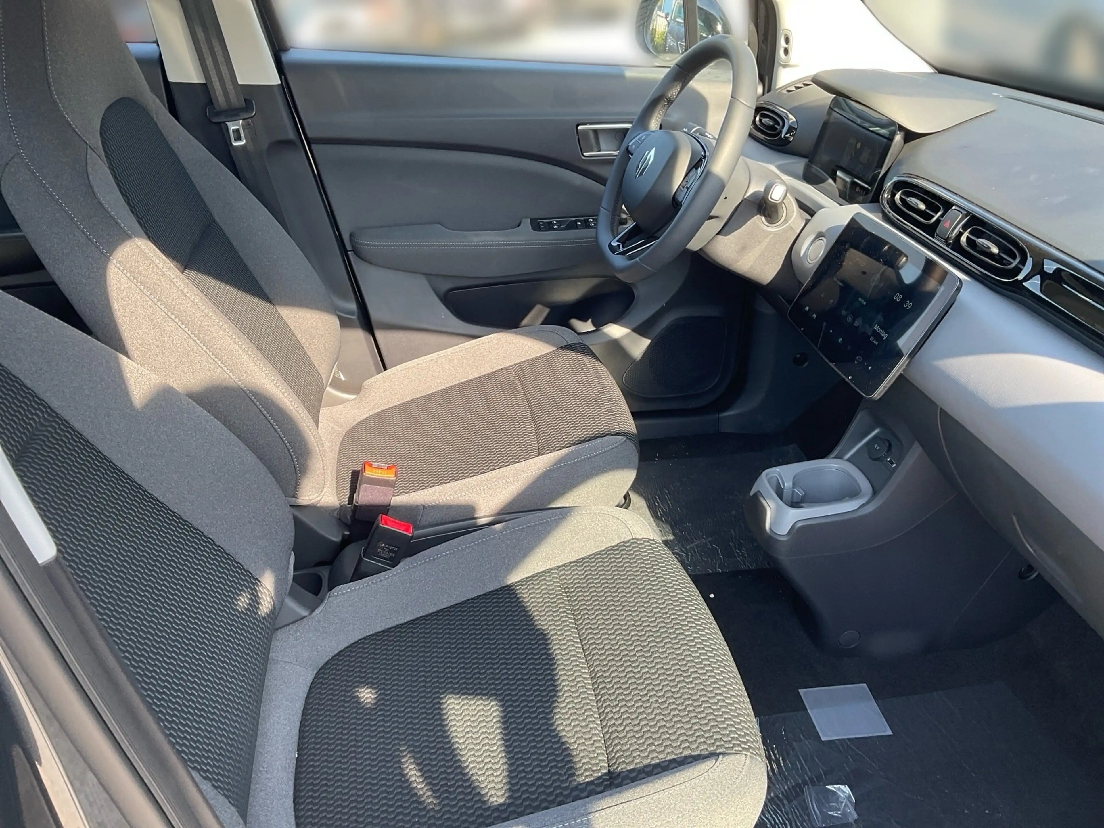 Leapmotor T03 37 70 kW BEV ACC AUT Kam. KeyLess KlimaA LM — photo 15
