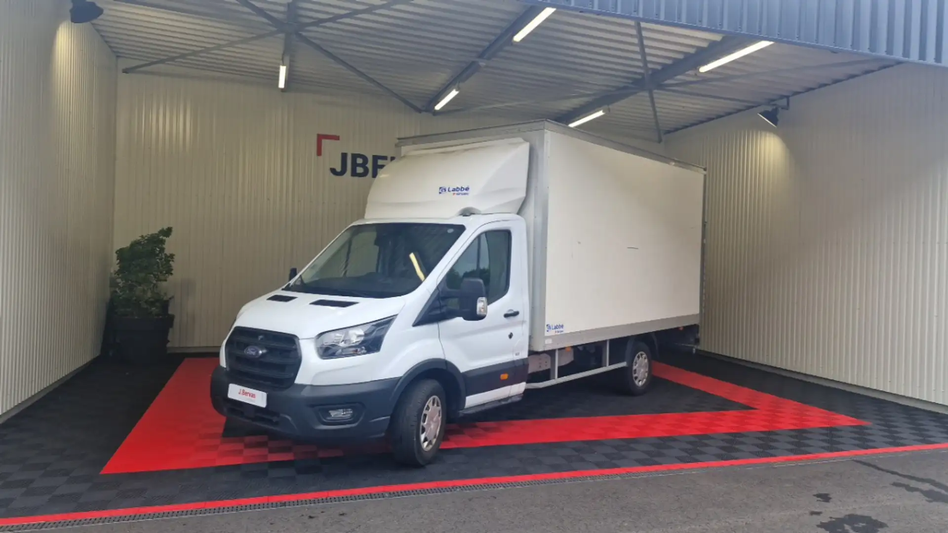 Ford Transit P350 L4 TREND 2.0 ecoblue 130 CAISSE 20m3 + HAYON Blanc - 1