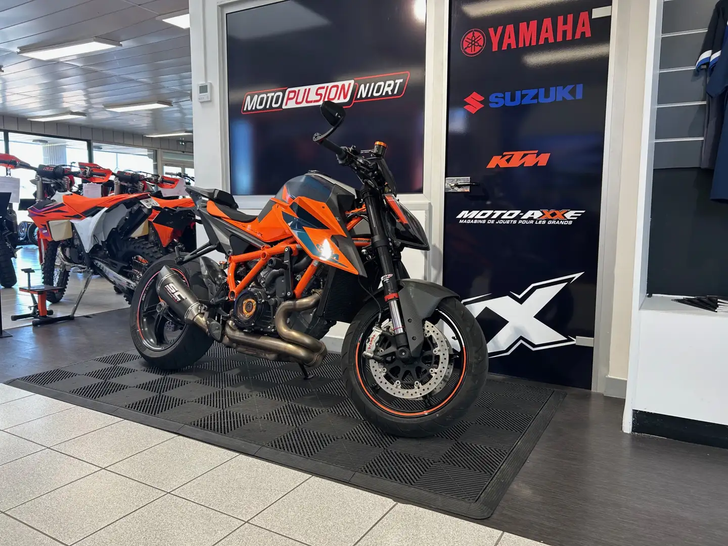 KTM 1290 Super Duke R Orange - 1