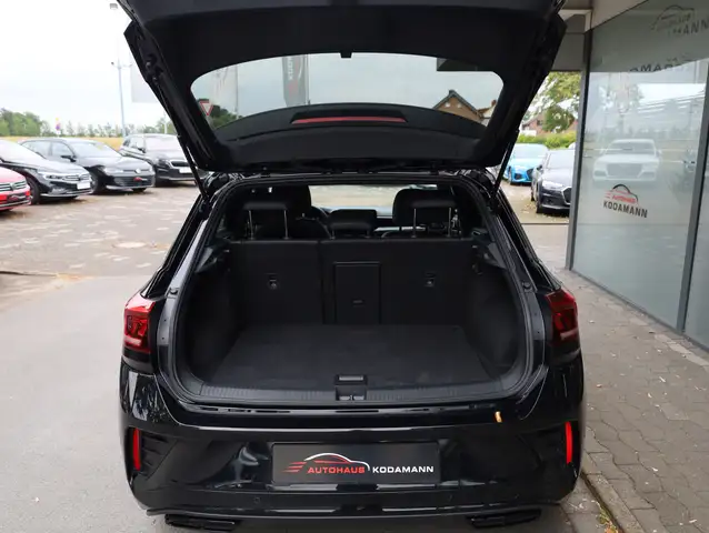 Volkswagen T-Roc view 11