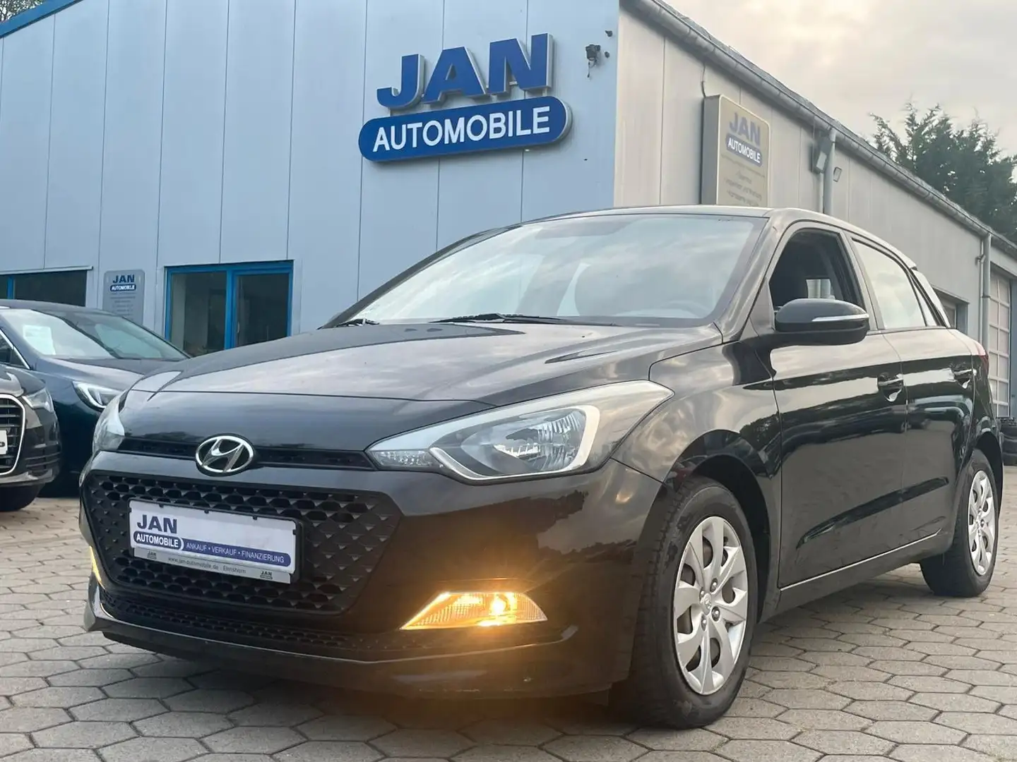 Hyundai i20 Classic Klima El.Fenster Schwarz - 1
