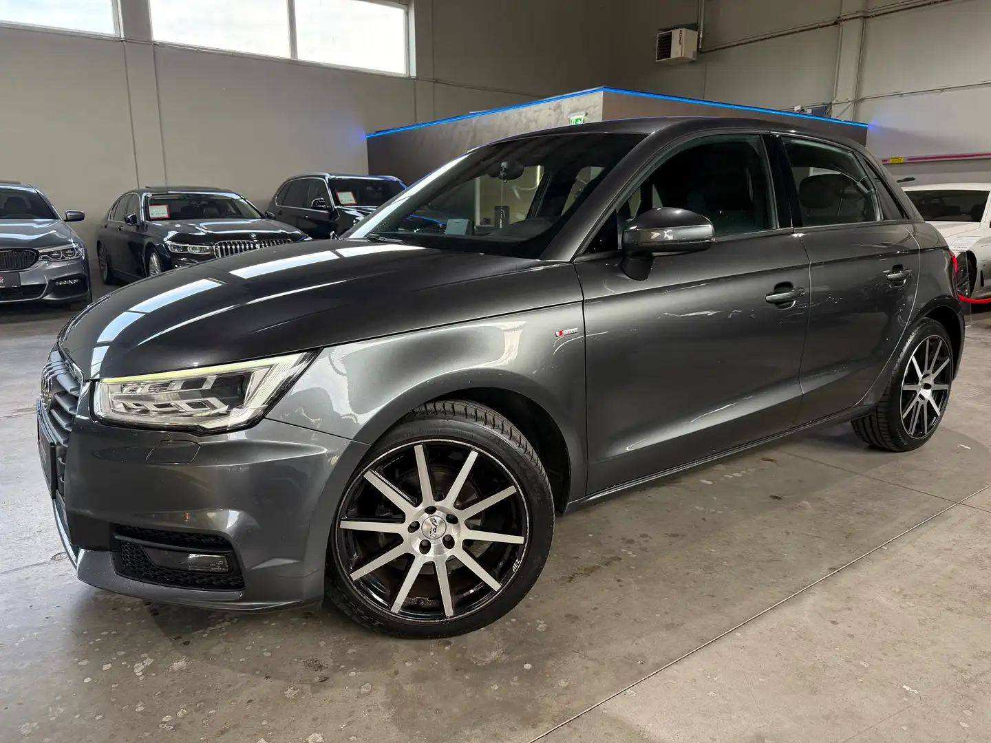 Audi A1 Audi A1 1,4TDI Sport Grau - 1