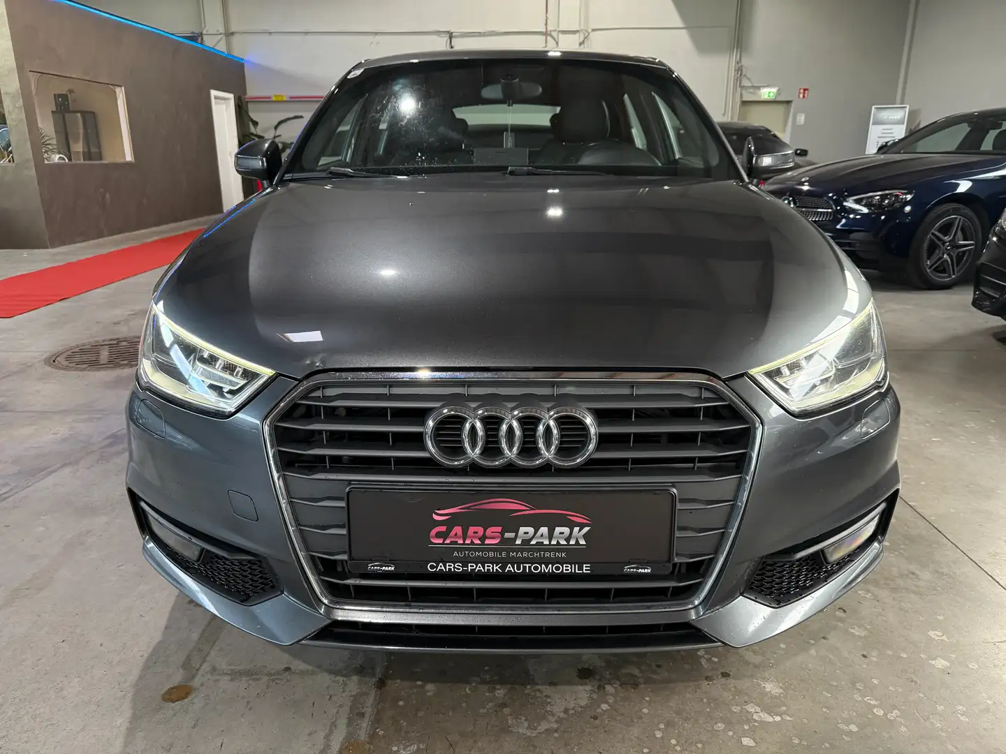 Audi A1 Audi A1 1,4TDI Sport Grau - 2