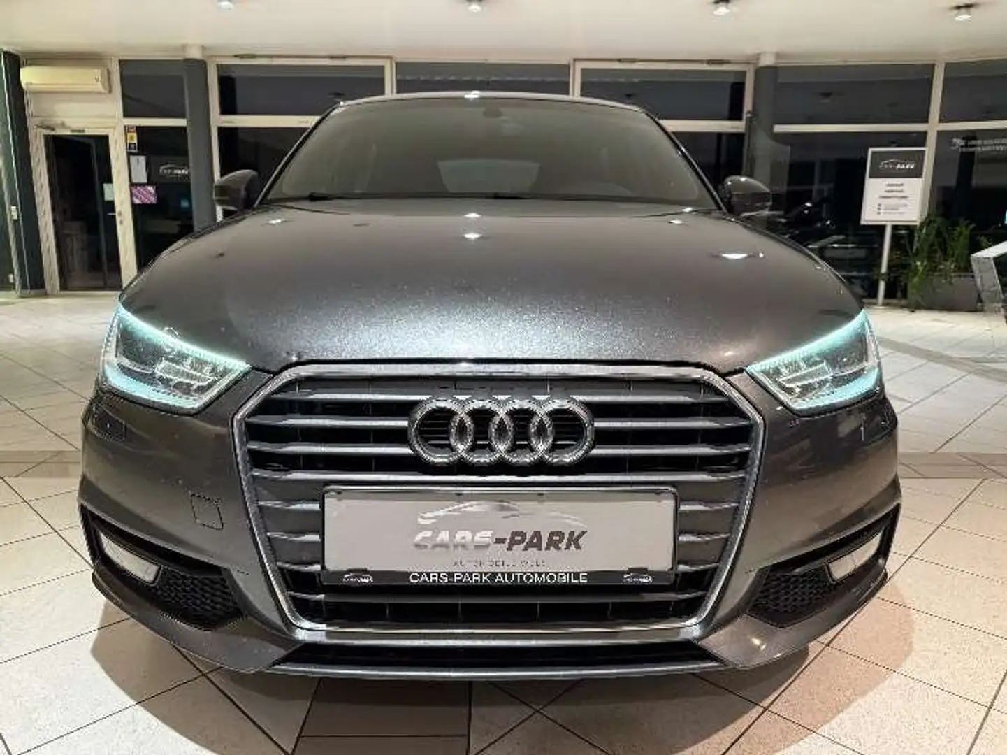 Audi A1 Audi A1 1,4TDI Sport Gris - 2
