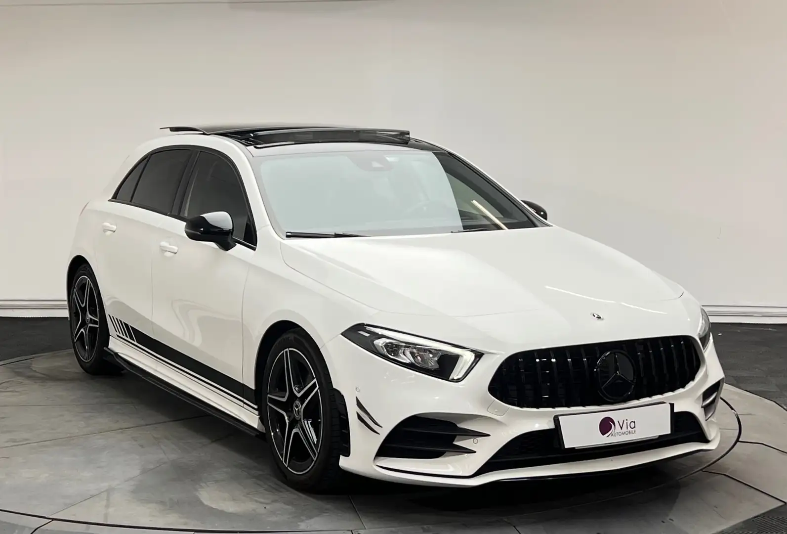 Mercedes-Benz A 180 180 d 116 ch AMG Line - Toit ouvrant - Led Ambiance Blanco - 2