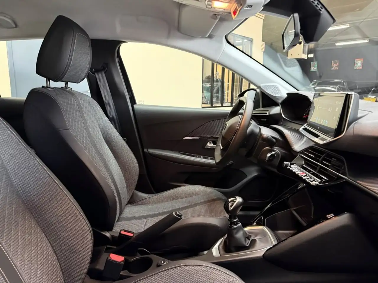 Peugeot 208 208 — photo 20