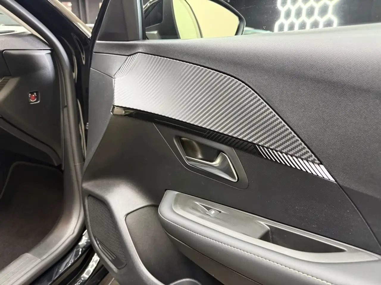 Peugeot 208 208 — photo 19