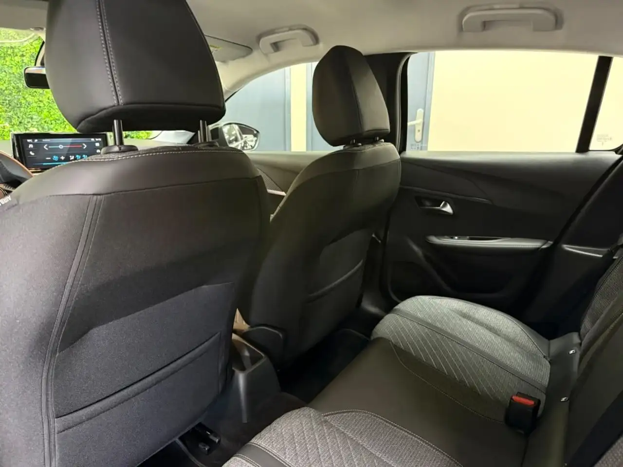 Peugeot 208 208 — photo 21