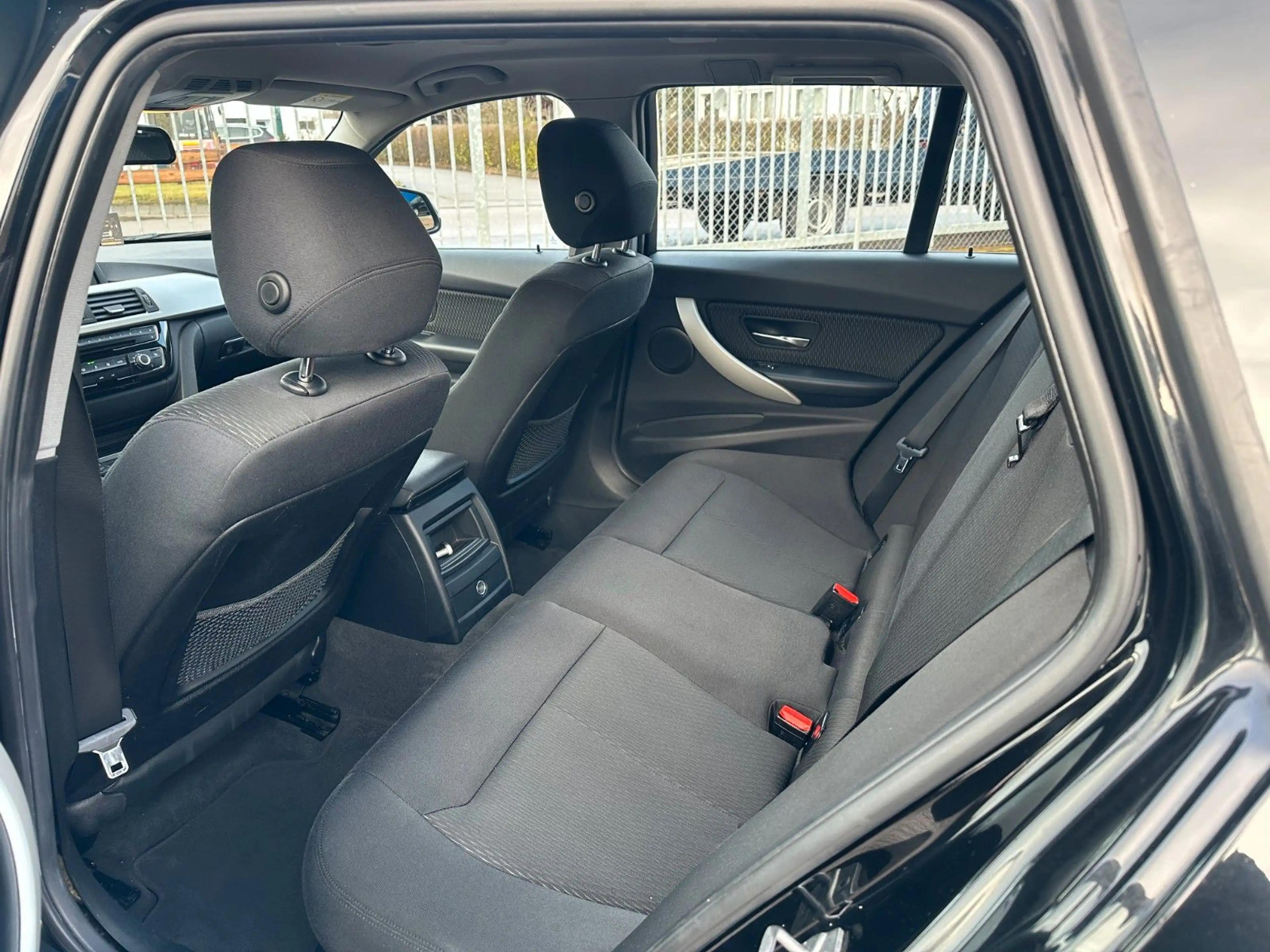 BMW 316 3 Touring 316 d Advantage — photo 9