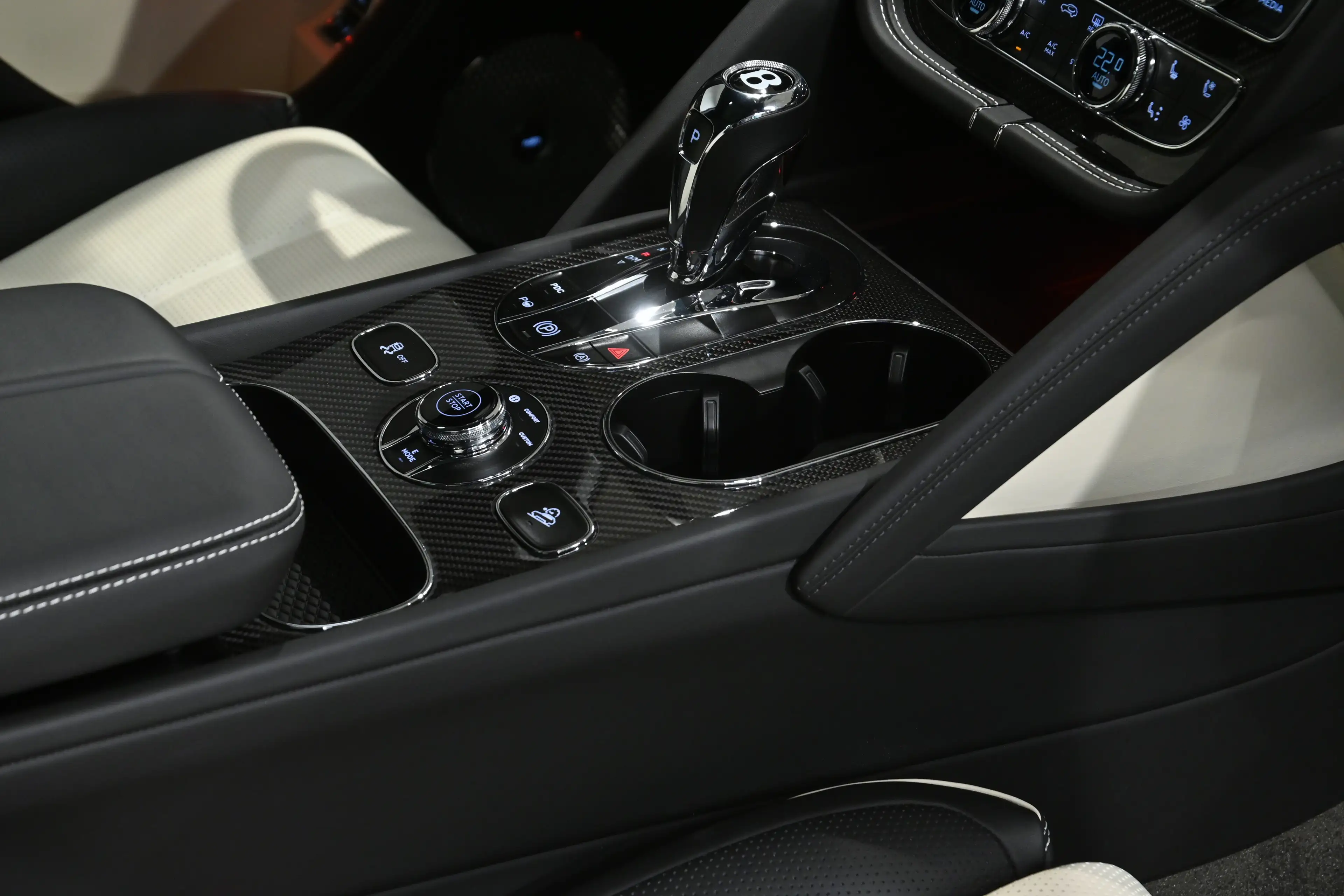 Bentley Bentayga Bentayga S Hybrid — photo 7