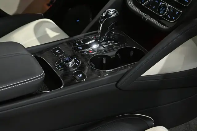 Bentley Bentayga view 7