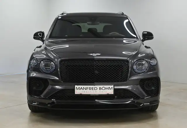 Bentley Bentayga view 12