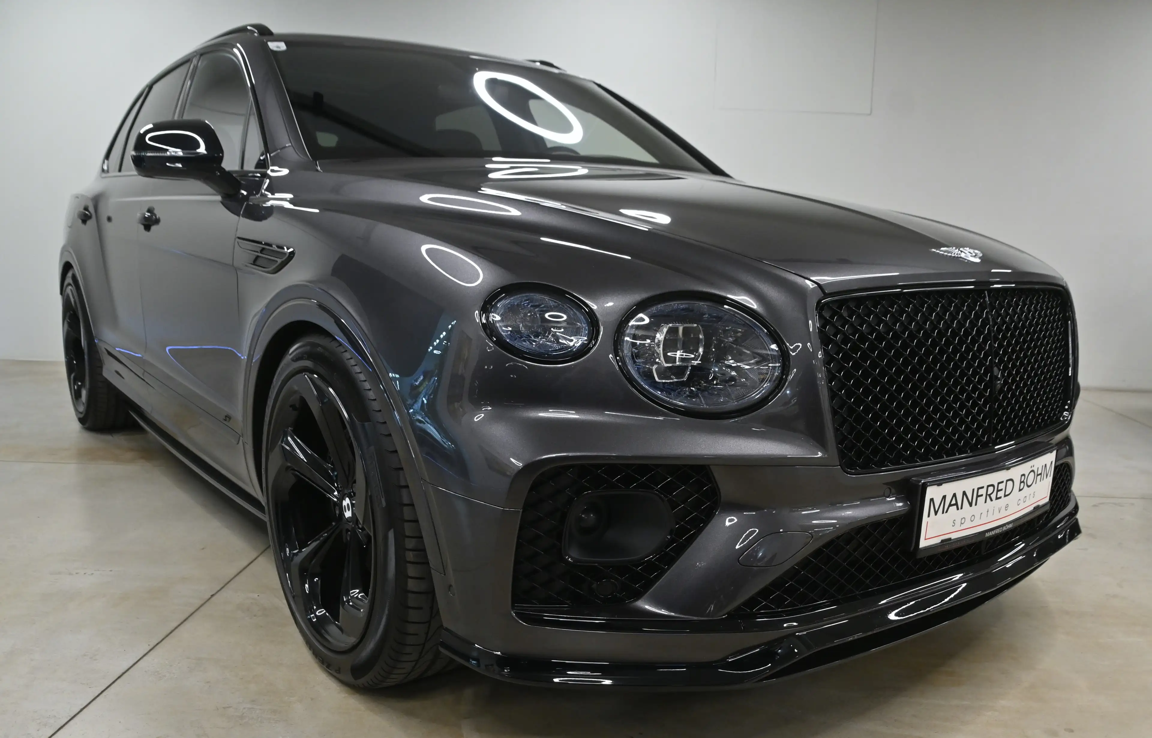 Bentley Bentayga Bentayga S Hybrid — photo 11