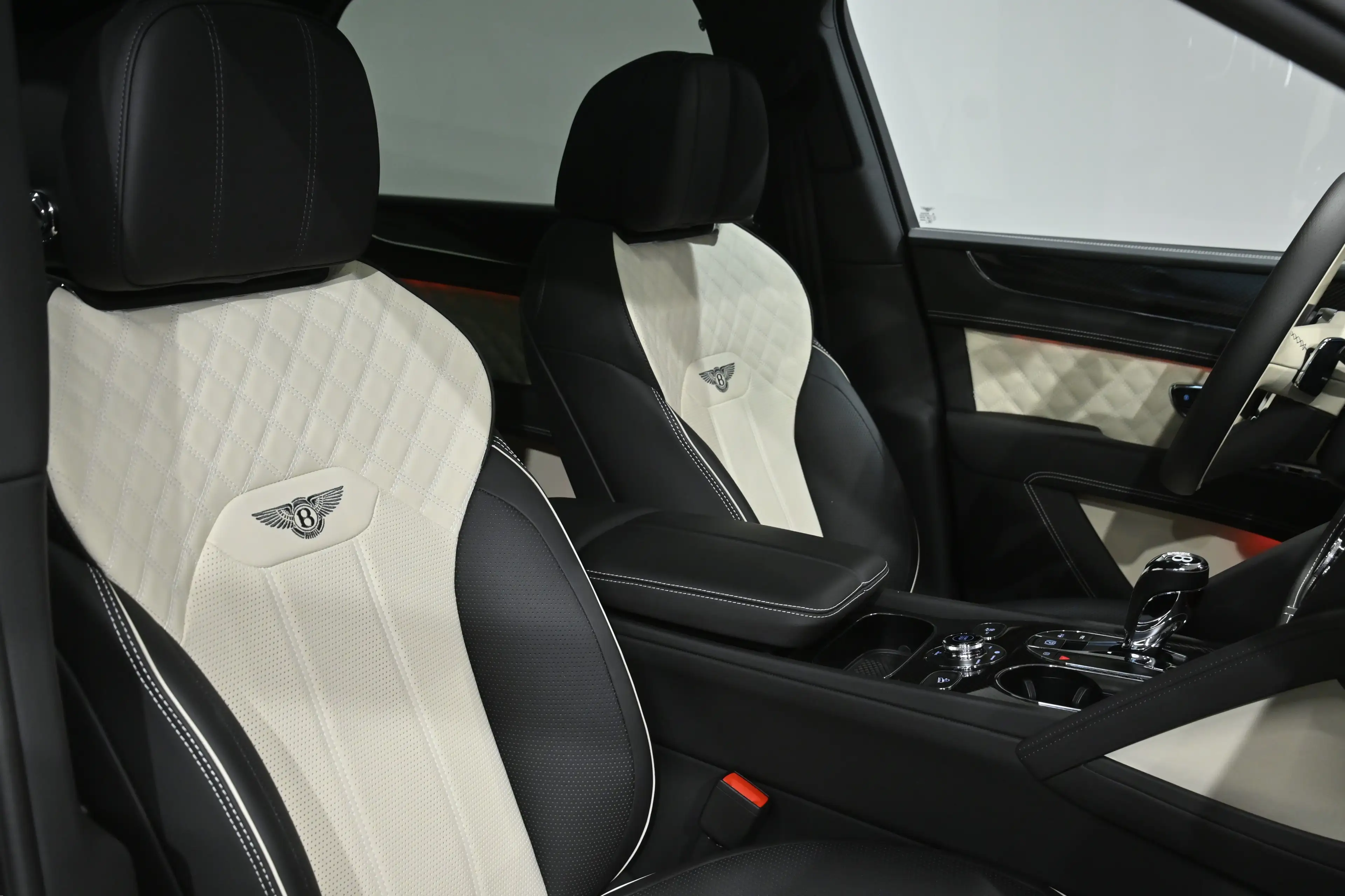 Bentley Bentayga Bentayga S Hybrid — photo 9