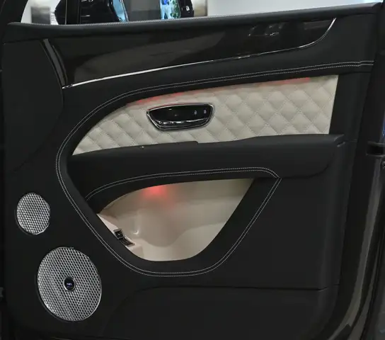 Bentley Bentayga view 6