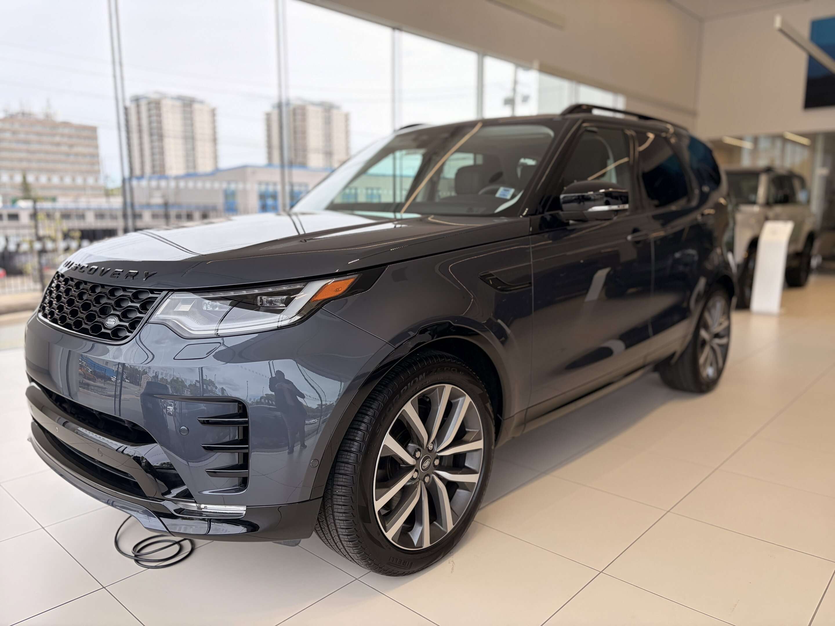 2025 Land Rover Discovery Dynamic SE
