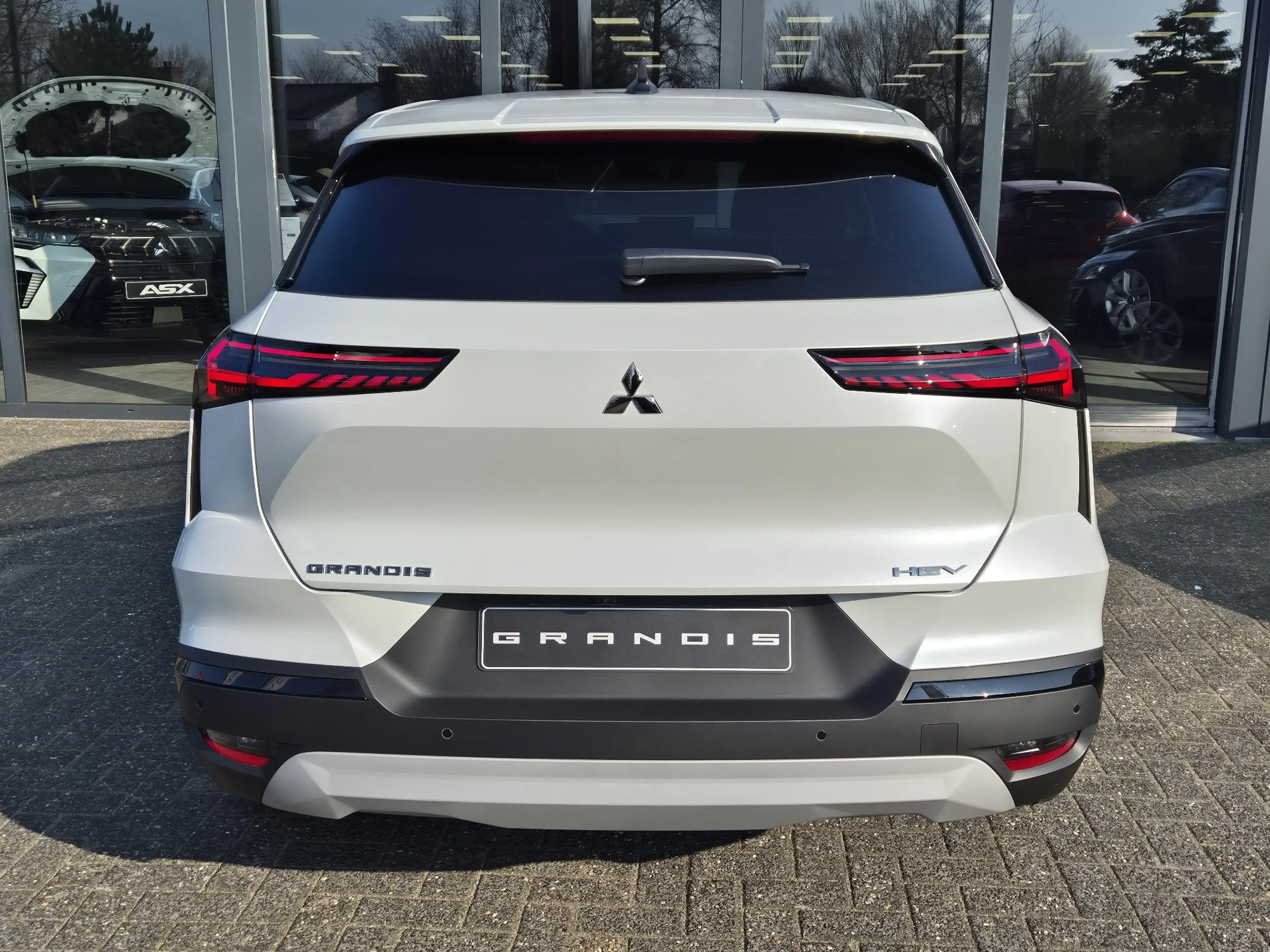 Mitsubishi Grandis 1.8 HEV First Edition | Built-in Google | DEMO | 3 — photo 18