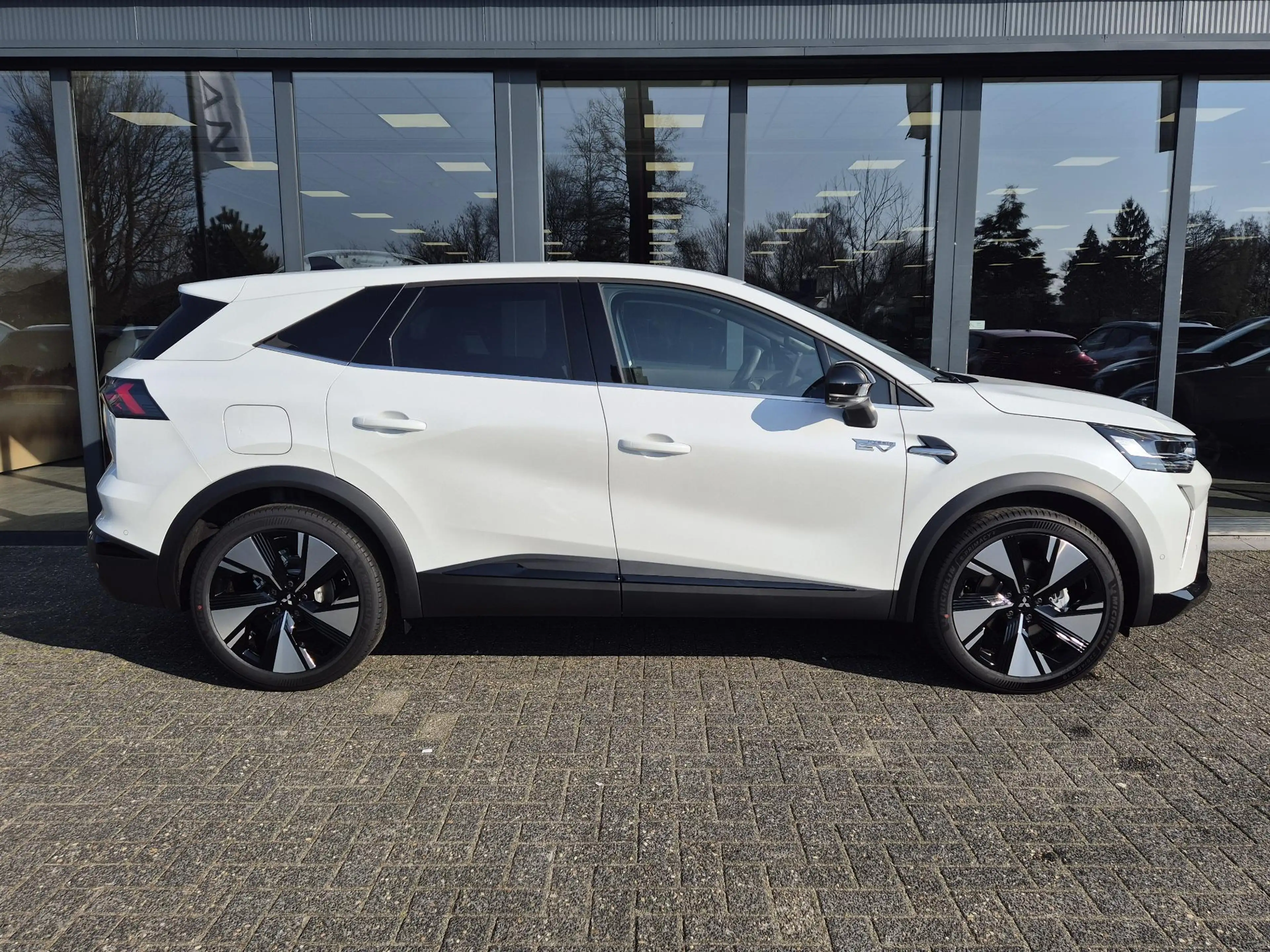 Mitsubishi Grandis 1.8 HEV First Edition | Built-in Google | DEMO | 3 — photo 16