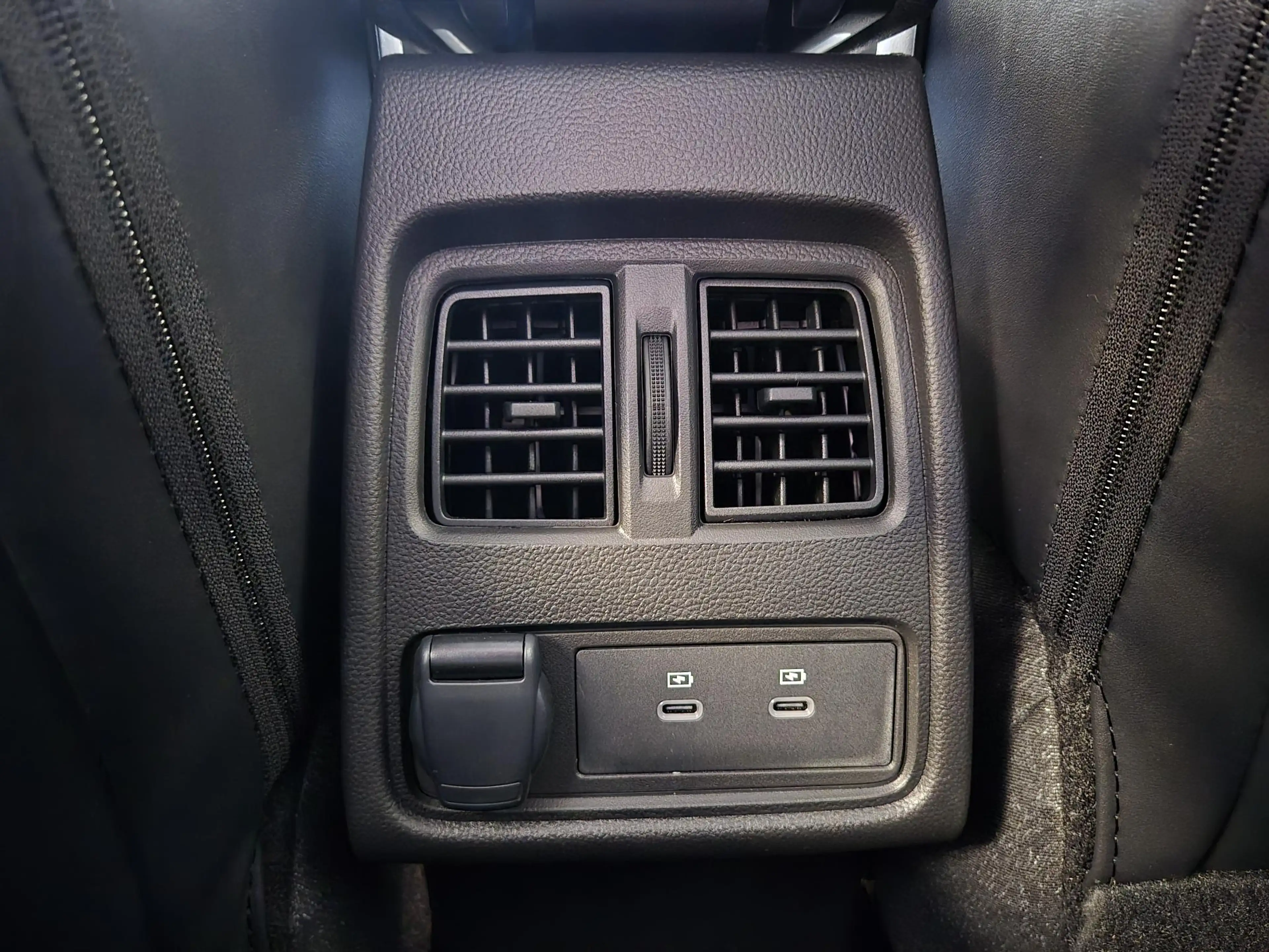 Mitsubishi Grandis 1.8 HEV First Edition | Built-in Google | DEMO | 3 — photo 36