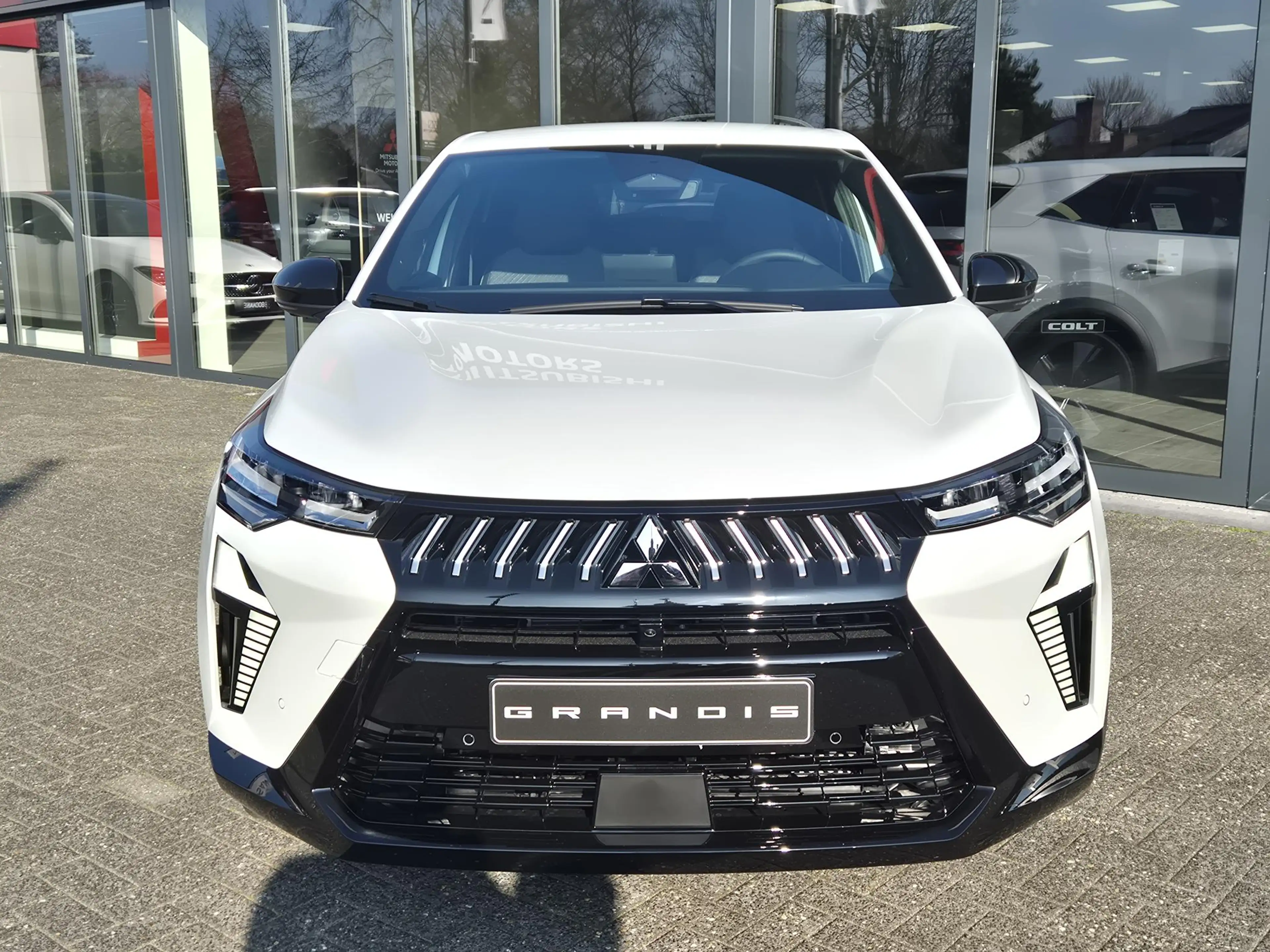 Mitsubishi Grandis 1.8 HEV First Edition | Built-in Google | DEMO | 3 — photo 17