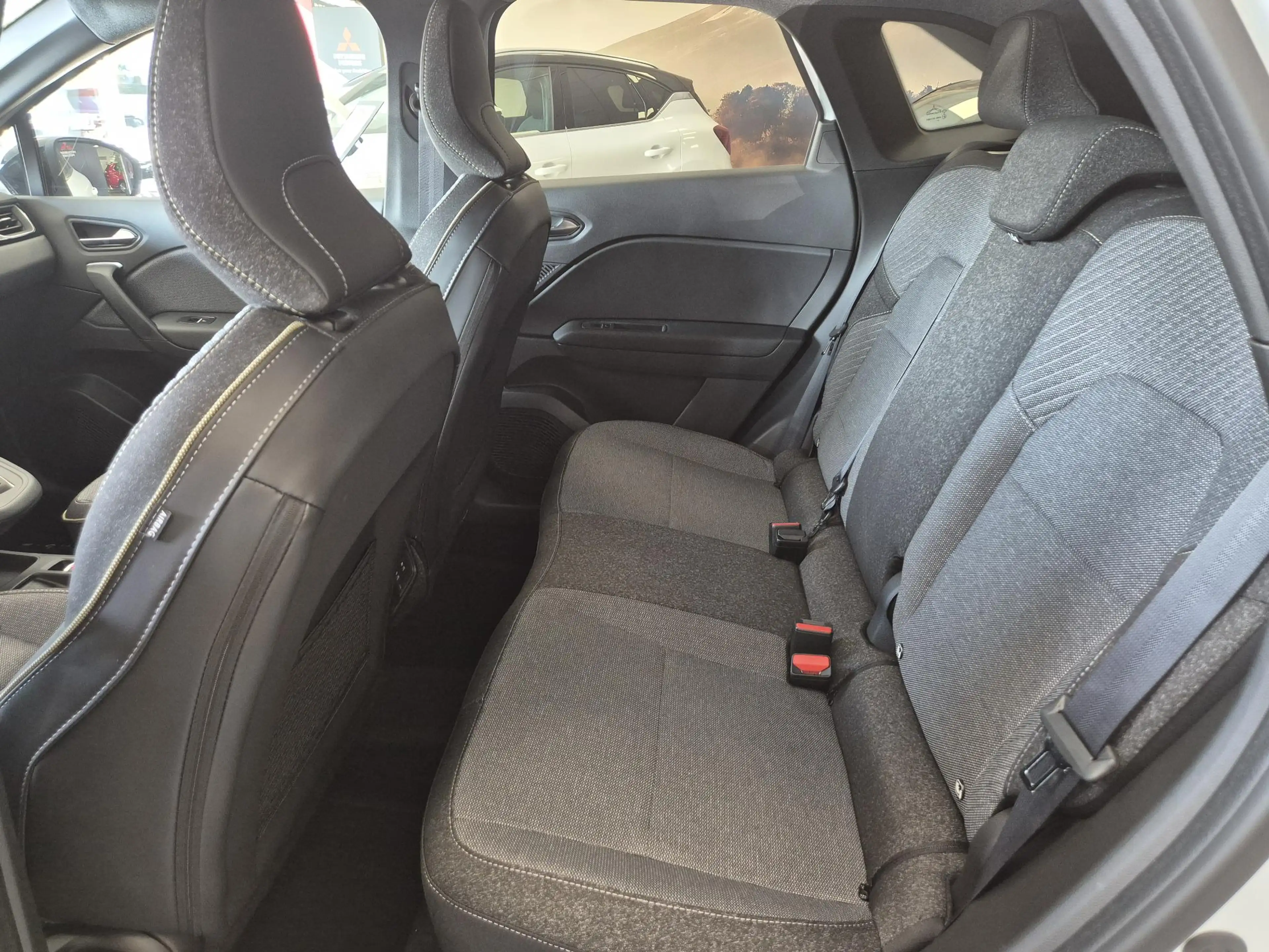 Mitsubishi Grandis 1.8 HEV First Edition | Built-in Google | DEMO | 3 — photo 8