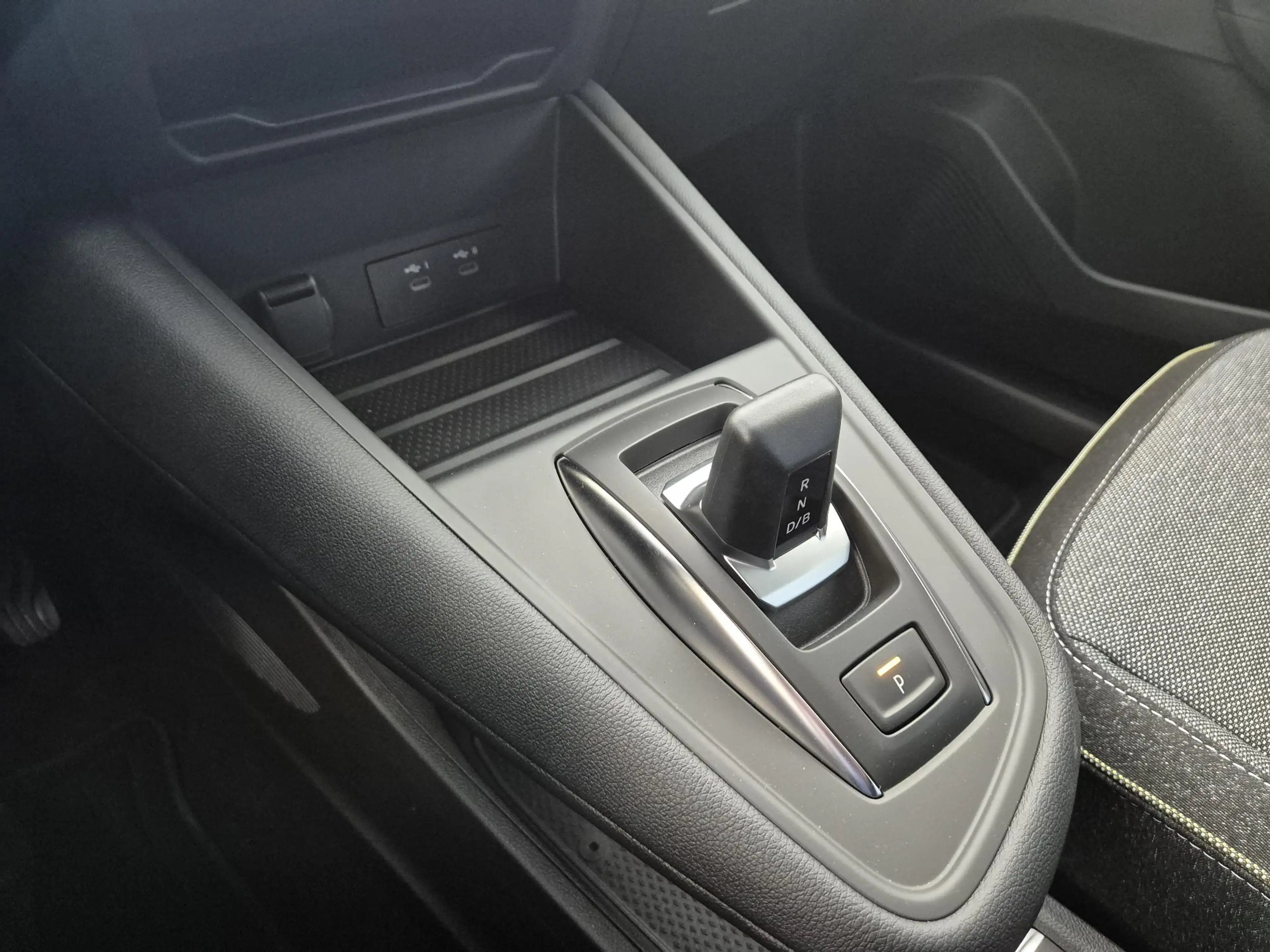 Mitsubishi Grandis 1.8 HEV First Edition | Built-in Google | DEMO | 3 — photo 22