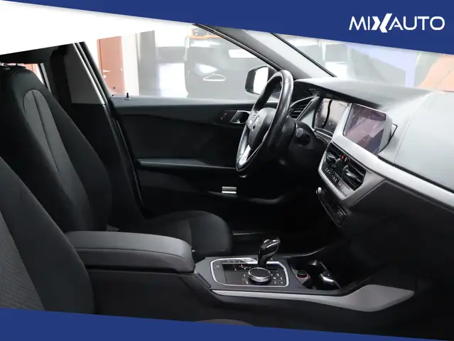 BMW 1 Series view 15