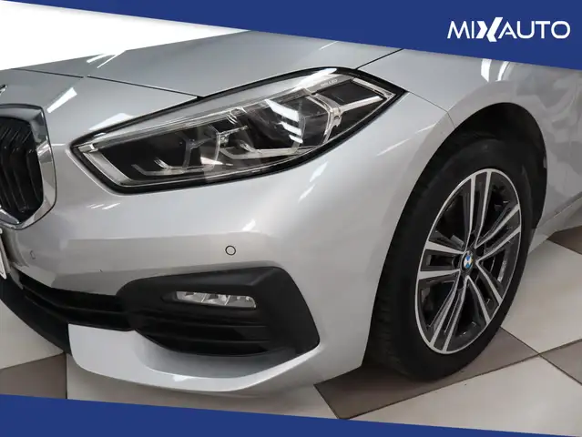 BMW 1 Series view 9