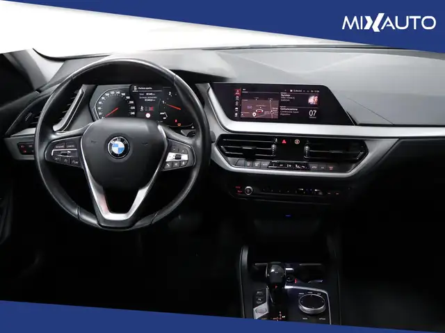 BMW 1 Series view 11