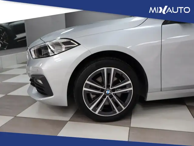 BMW 1 Series view 8