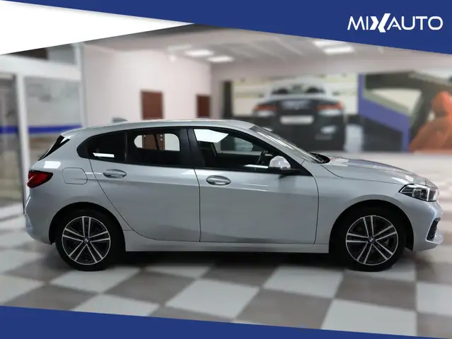 BMW 1 Series view 3