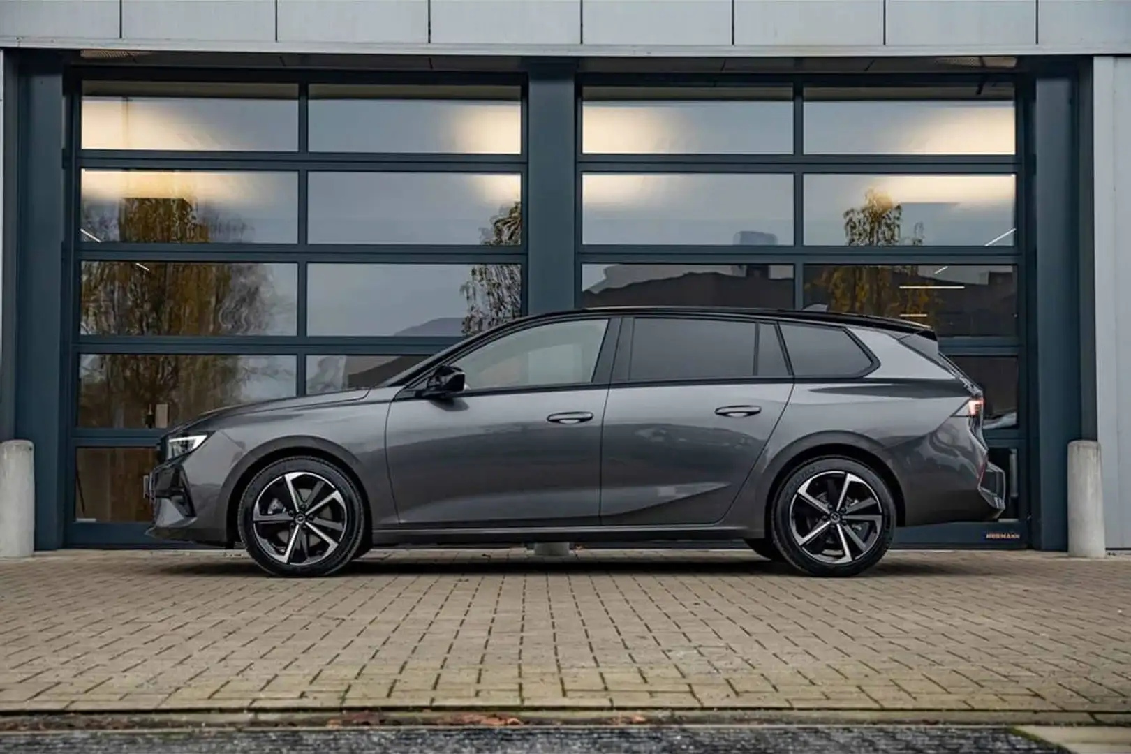Opel Astra Promo! - Op Voorraad - GS - 130PK AT - Navi Pro - Gris - 2