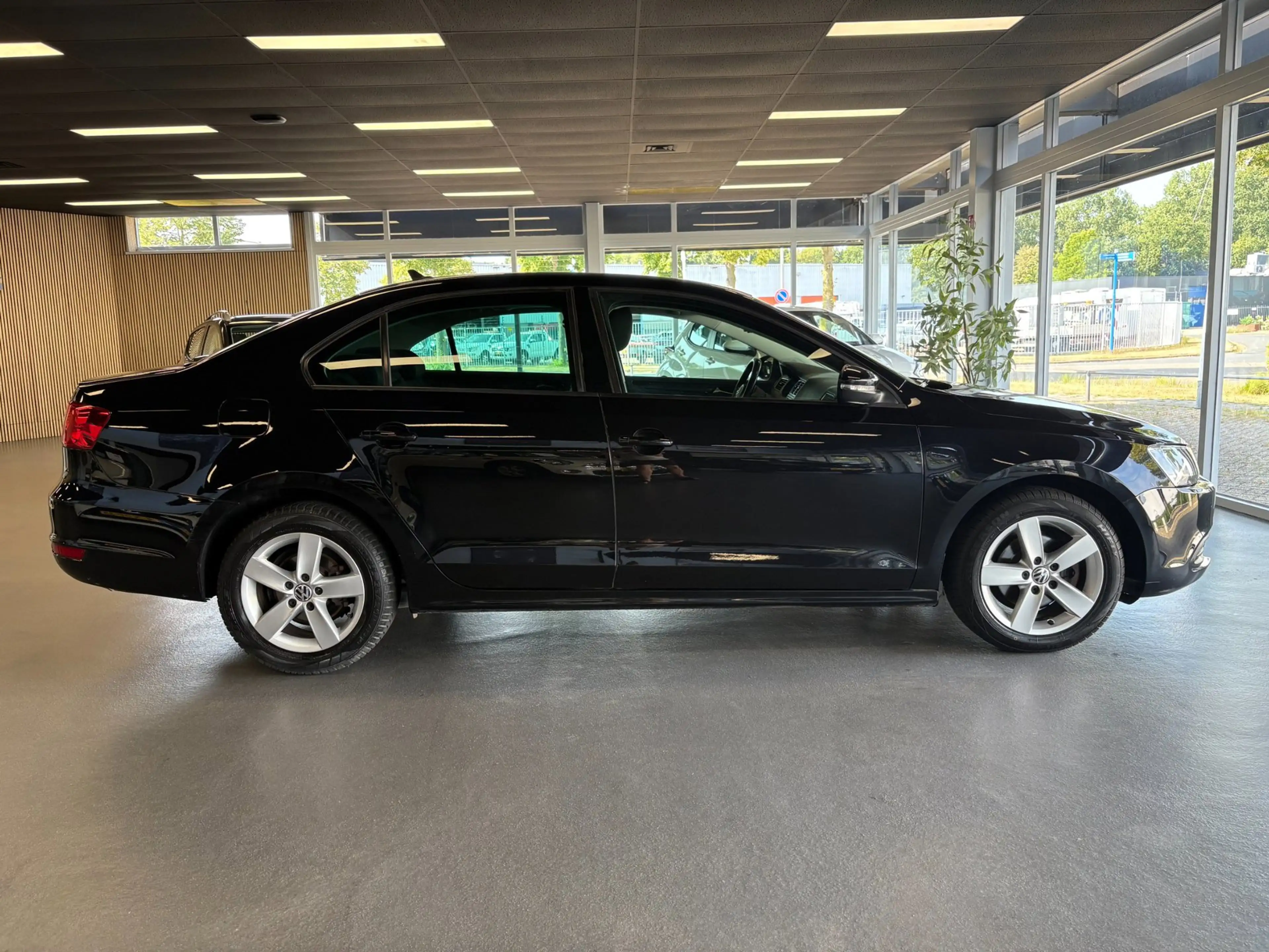 Volkswagen Jetta 1.6 TDI Highline BlueMotion — photo 5