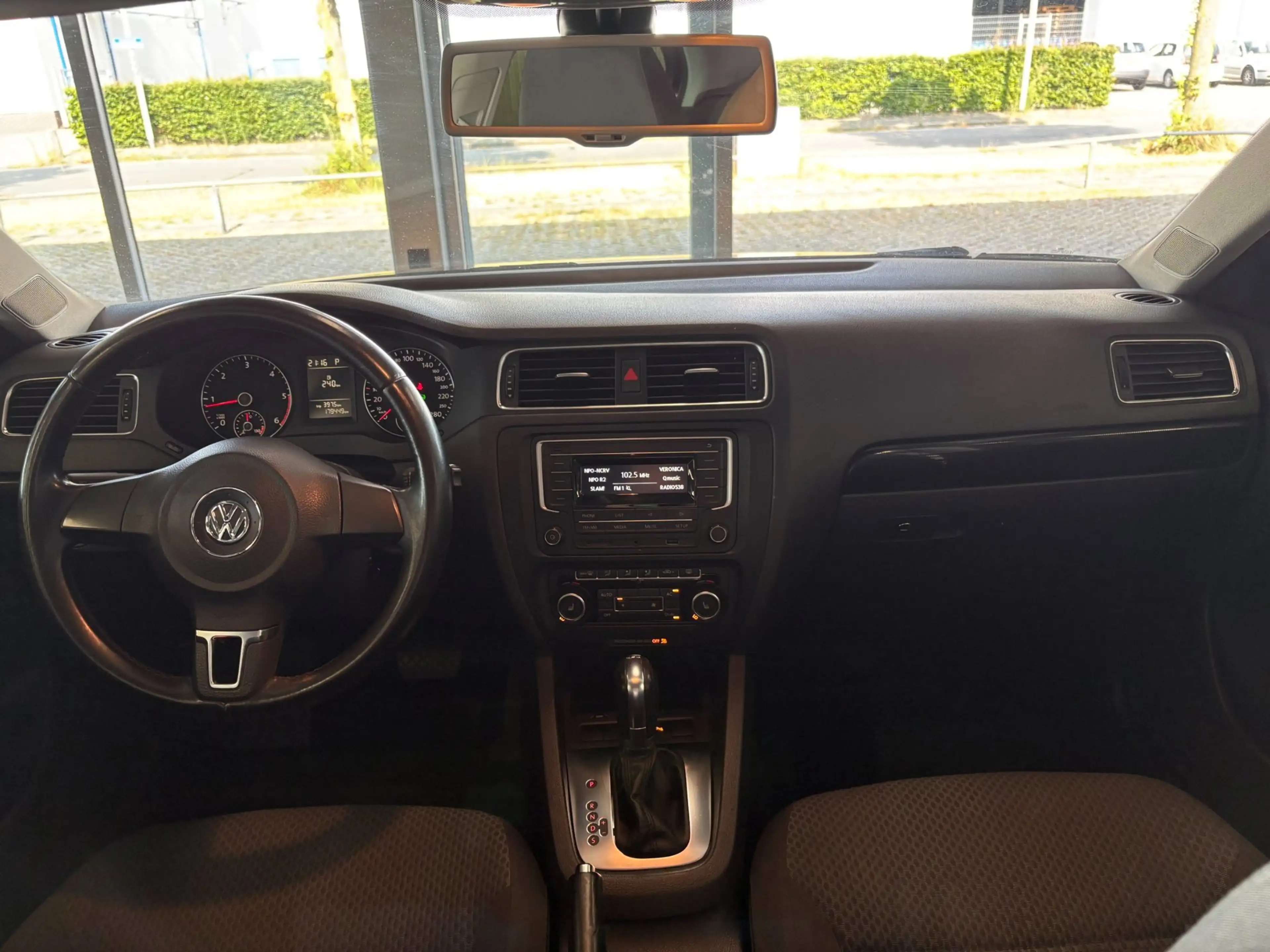 Volkswagen Jetta 1.6 TDI Highline BlueMotion — photo 13