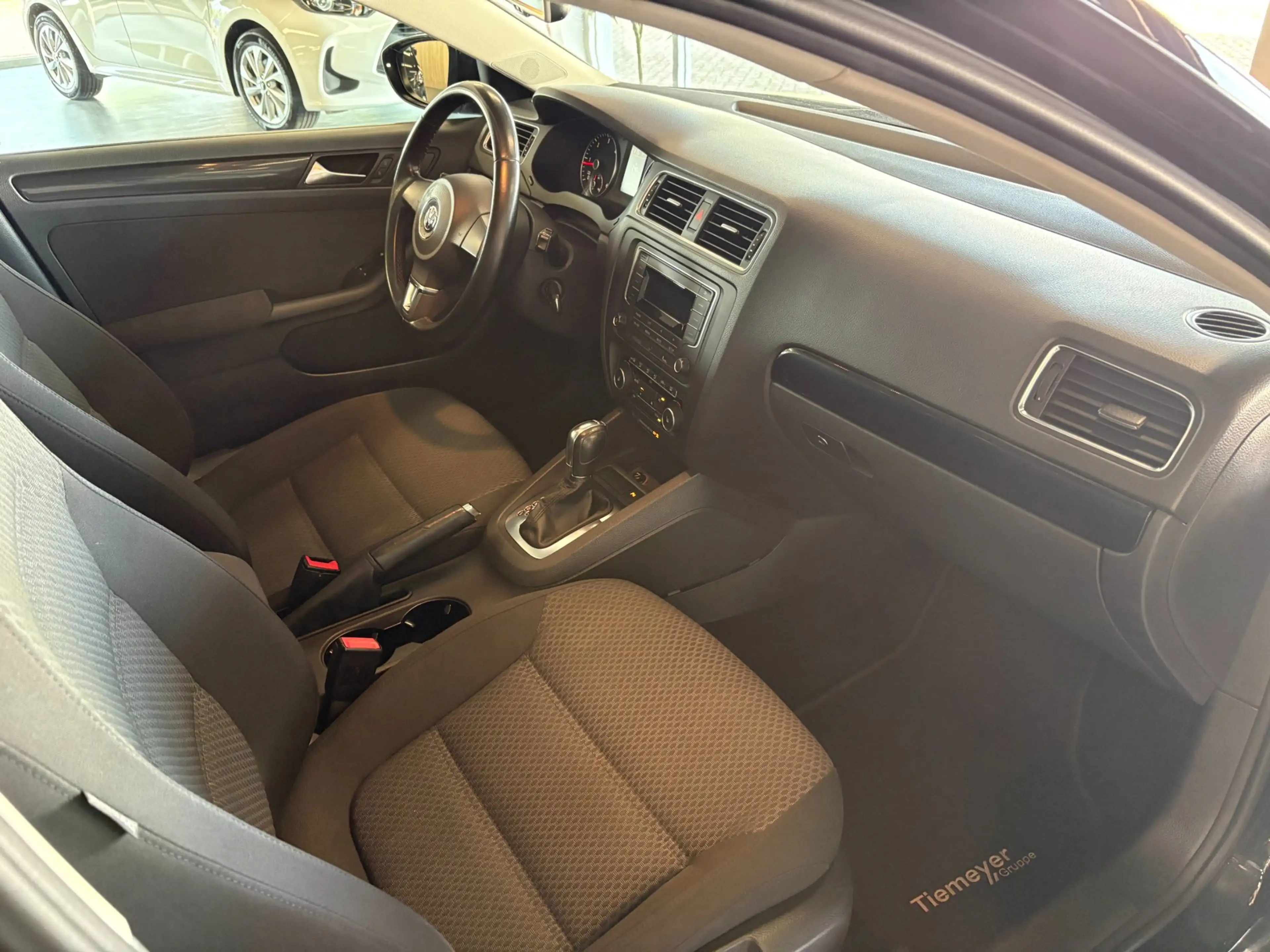 Volkswagen Jetta 1.6 TDI Highline BlueMotion — photo 10