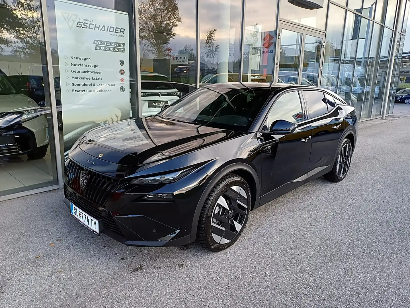 Peugeot 408 1.2 Hybrid 145 GT Exclusive Schwarz - 1
