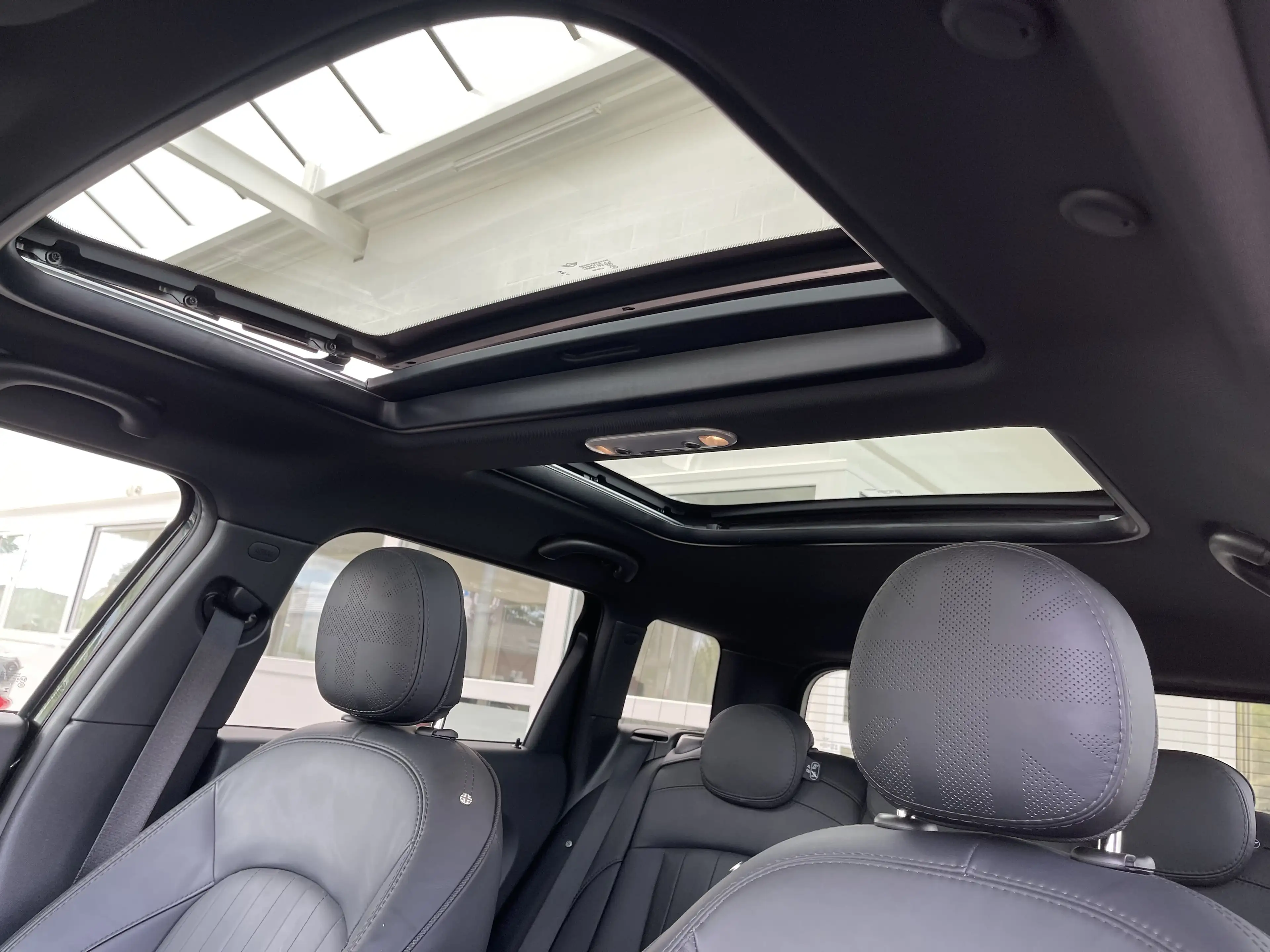 MINI Cooper Clubman 1.5iA *** GARANTIE + TOIT PANO + LED + GPS + CUIR *** — photo 15