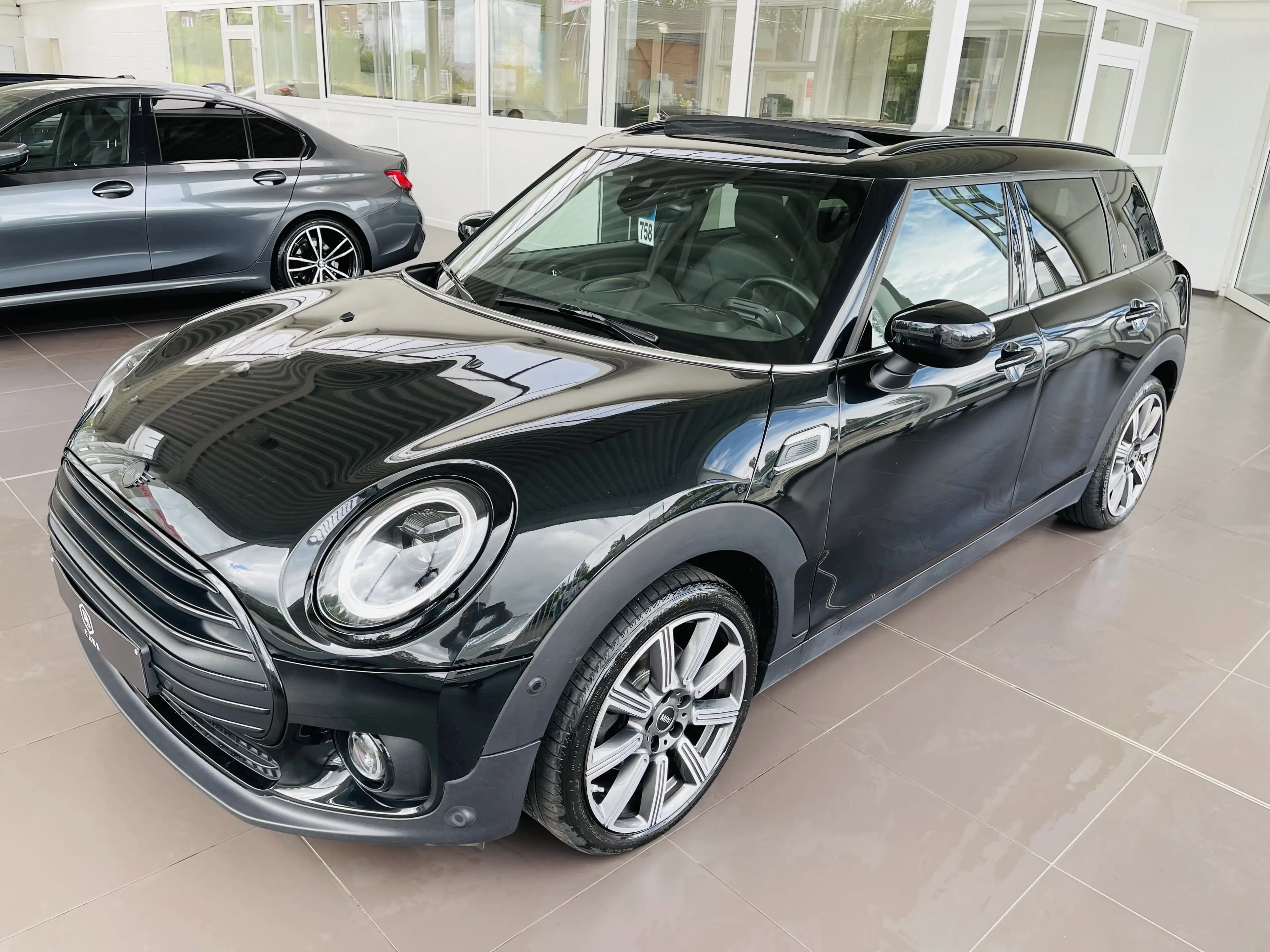 MINI Cooper Clubman 1.5iA *** GARANTIE + TOIT PANO + LED + GPS + CUIR *** — photo 2