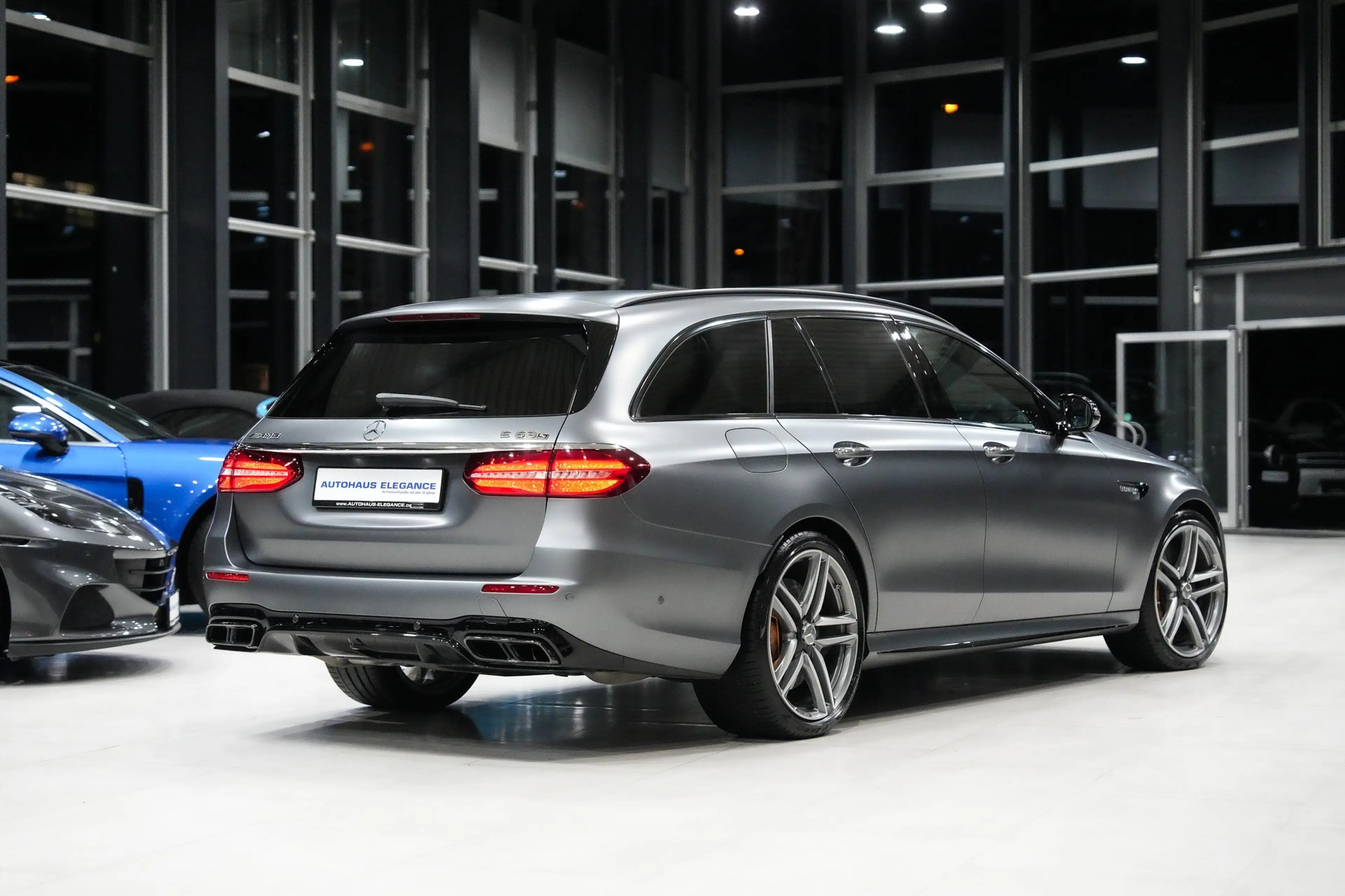 Mercedes-Benz E 63 AMG S 4Matic*KERAMIK*MAGNO*PERF.ABGAS*HEAD-UP*360 — photo 2