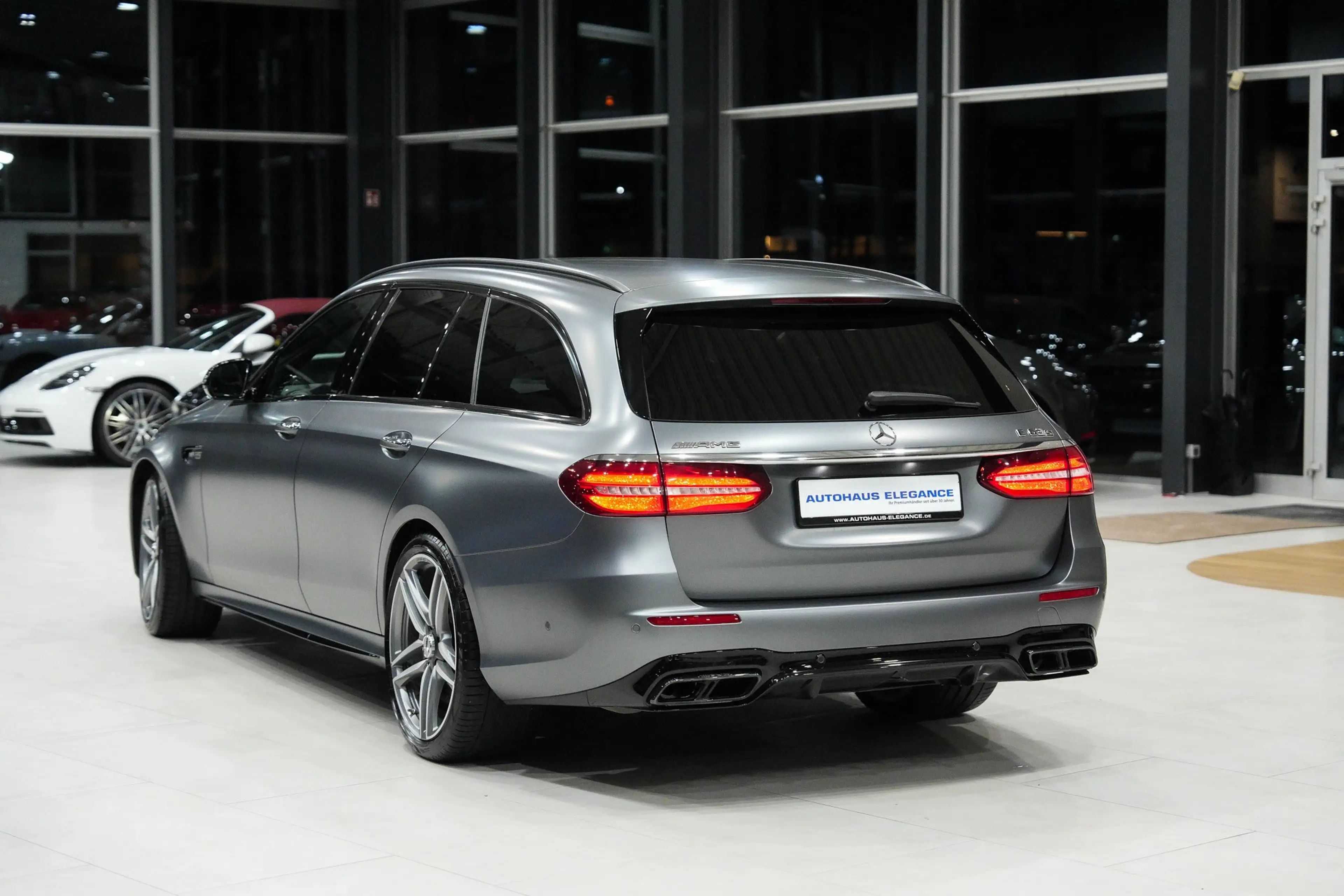 Mercedes-Benz E 63 AMG S 4Matic*KERAMIK*MAGNO*PERF.ABGAS*HEAD-UP*360 — photo 4