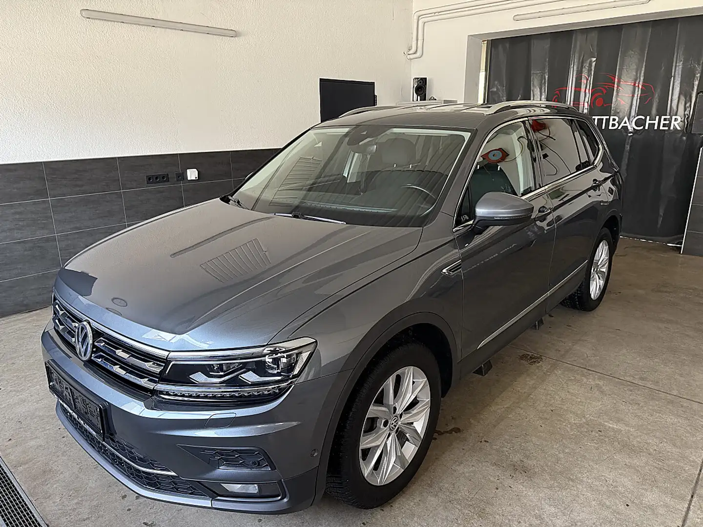Volkswagen Tiguan Allspace Tiguan 2,0 TDI SCR Highline DSG 7 Sitze Allspac... Schwarz - 1