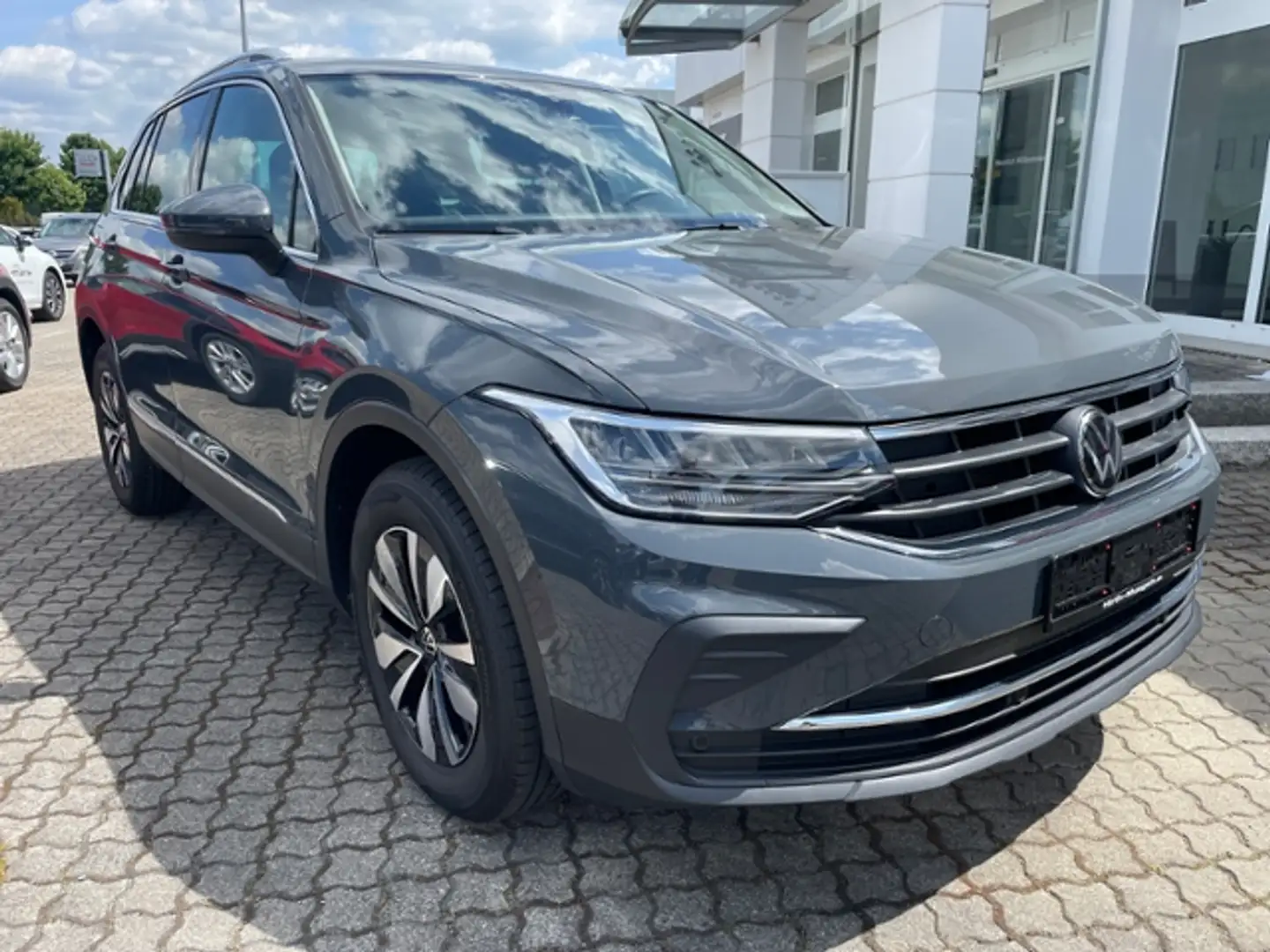 Volkswagen Tiguan Move 1.5 TSI DSG NAV+LED+GAR Grau - 2