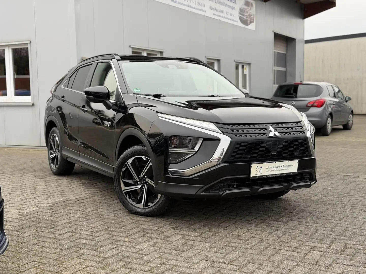 Mitsubishi Eclipse Cross 2.4 Hybrid 4WD KAMERA AHK 1.Hd LED Schwarz - 1