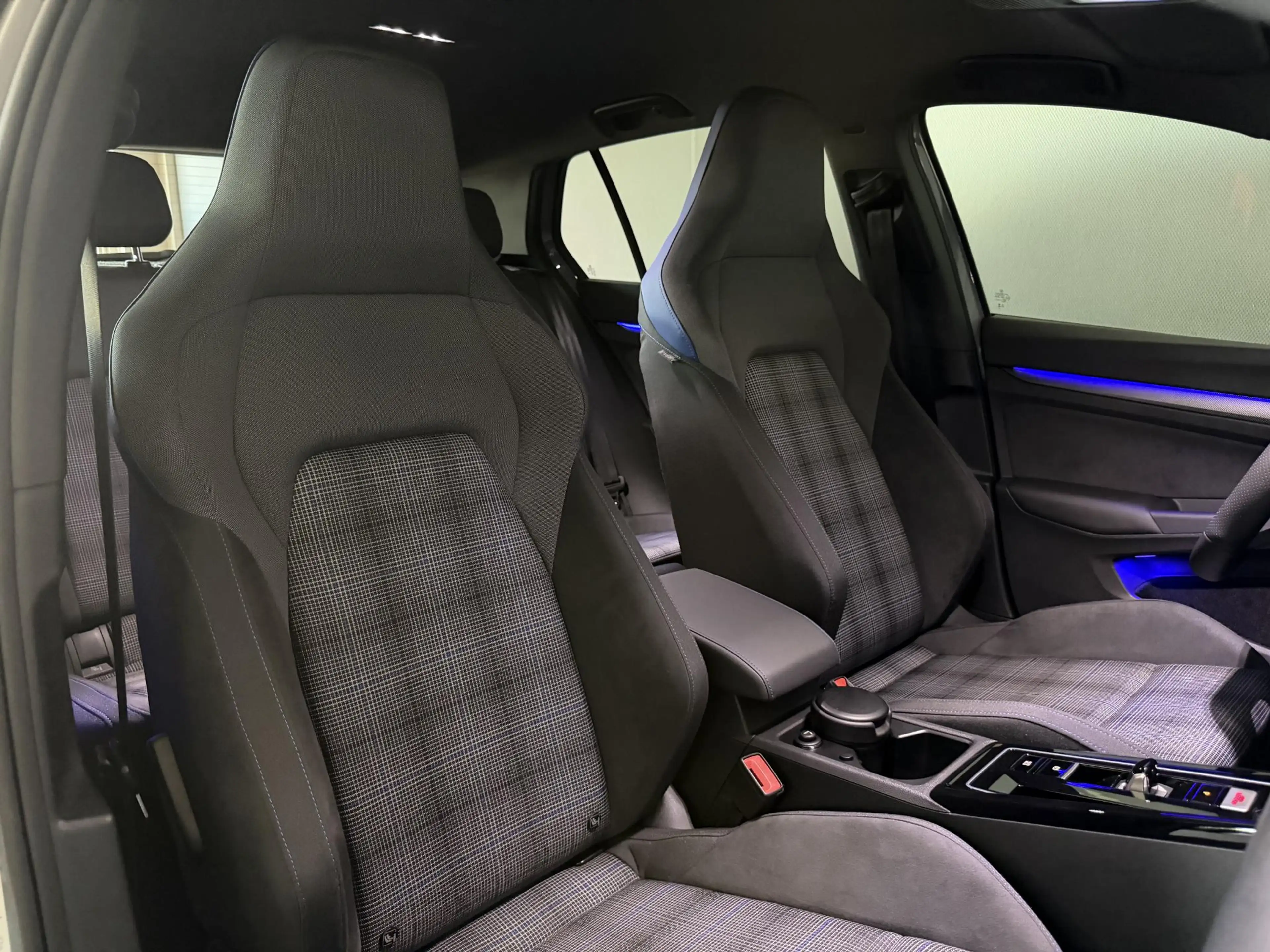 Volkswagen Golf GTE 1.5 eHybrid 272PK | Adaptive cruise | 360 | Head-u — photo 22