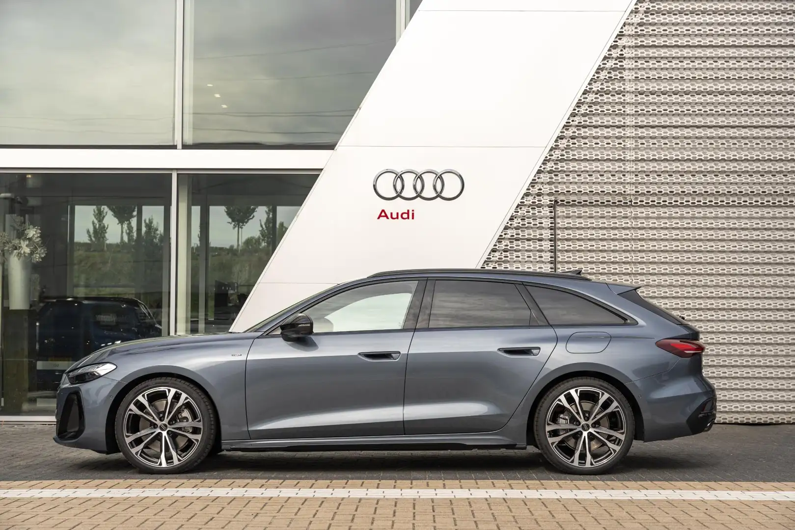 Audi A5 Avant S edition 2.0 TFSI e 220 kW / 299 PK Avant 7 Blauw - 2